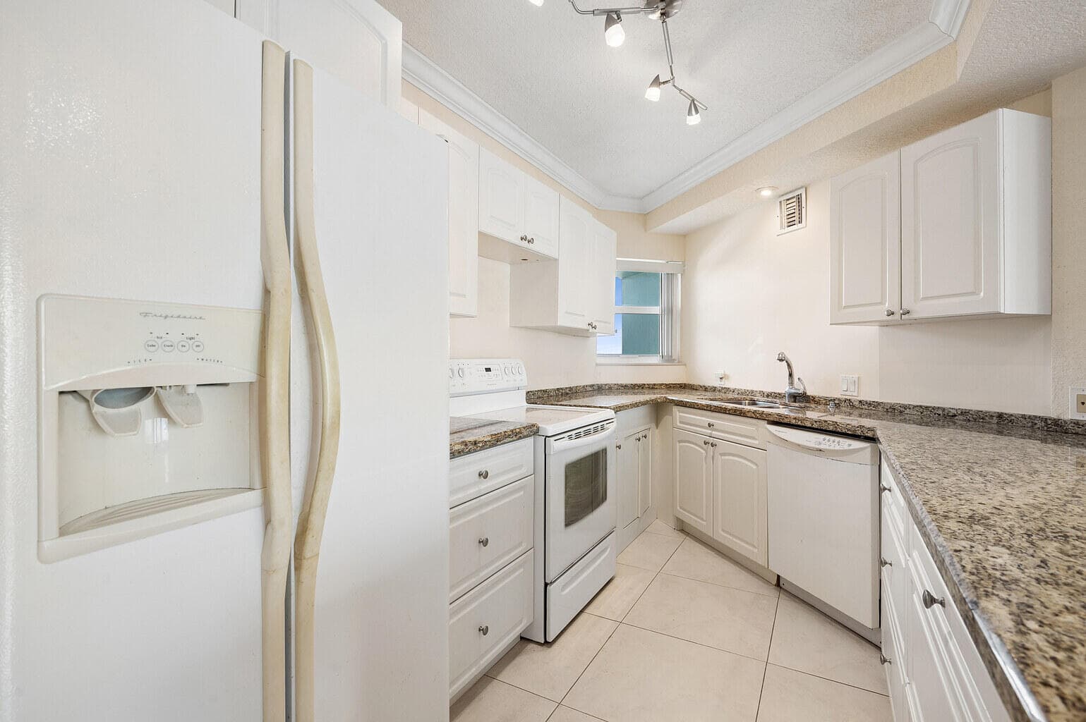 1900 S Ocean Drive 1006, Fort Lauderdale, FL 33316 — photo 6 of 31