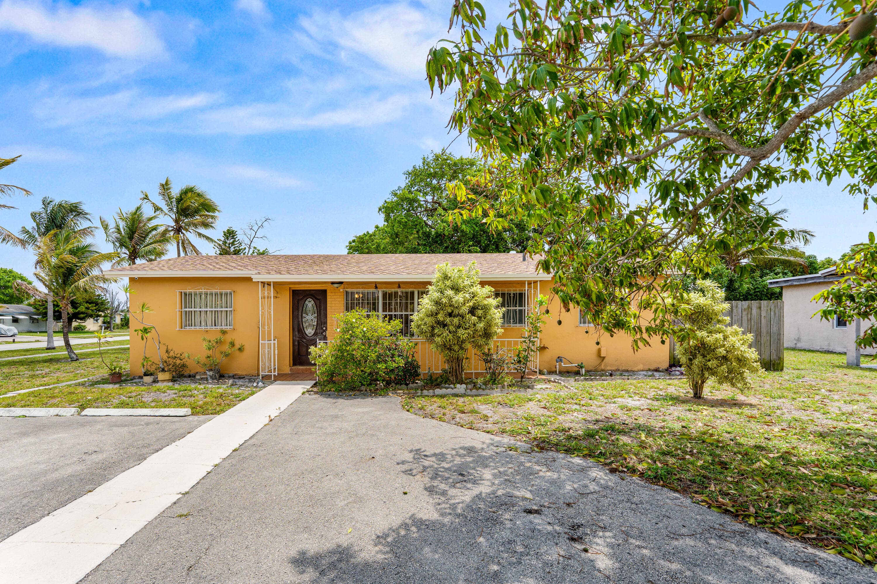 610 SW 10th Court, Deerfield Beach, FL 33441 — photo 2 of 28