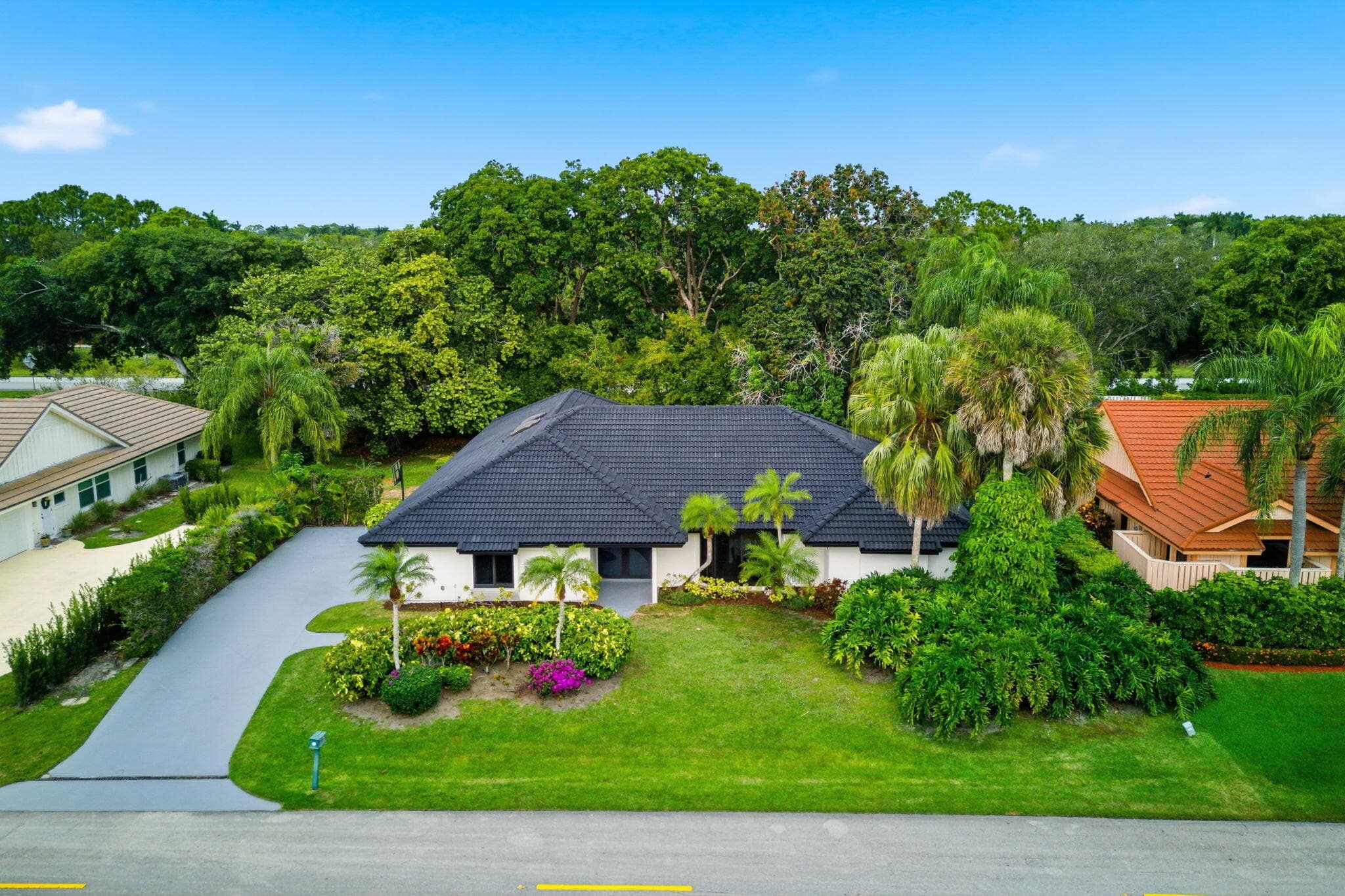 2 Dunbar Road, Palm Beach Gardens, FL 33418 — photo 2 of 44