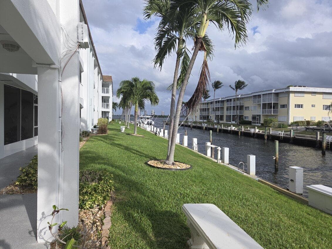 110 Shore Court 112b, North Palm Beach, FL 33408 — photo 3 of 22