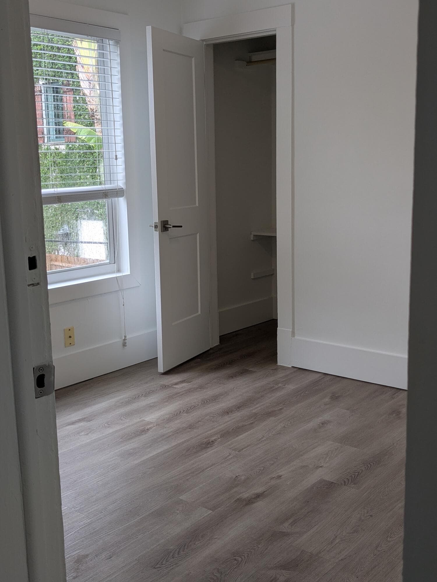 21 SE 11th Avenue Upstairs, Fort Lauderdale, FL 33301 — photo 4 of 10