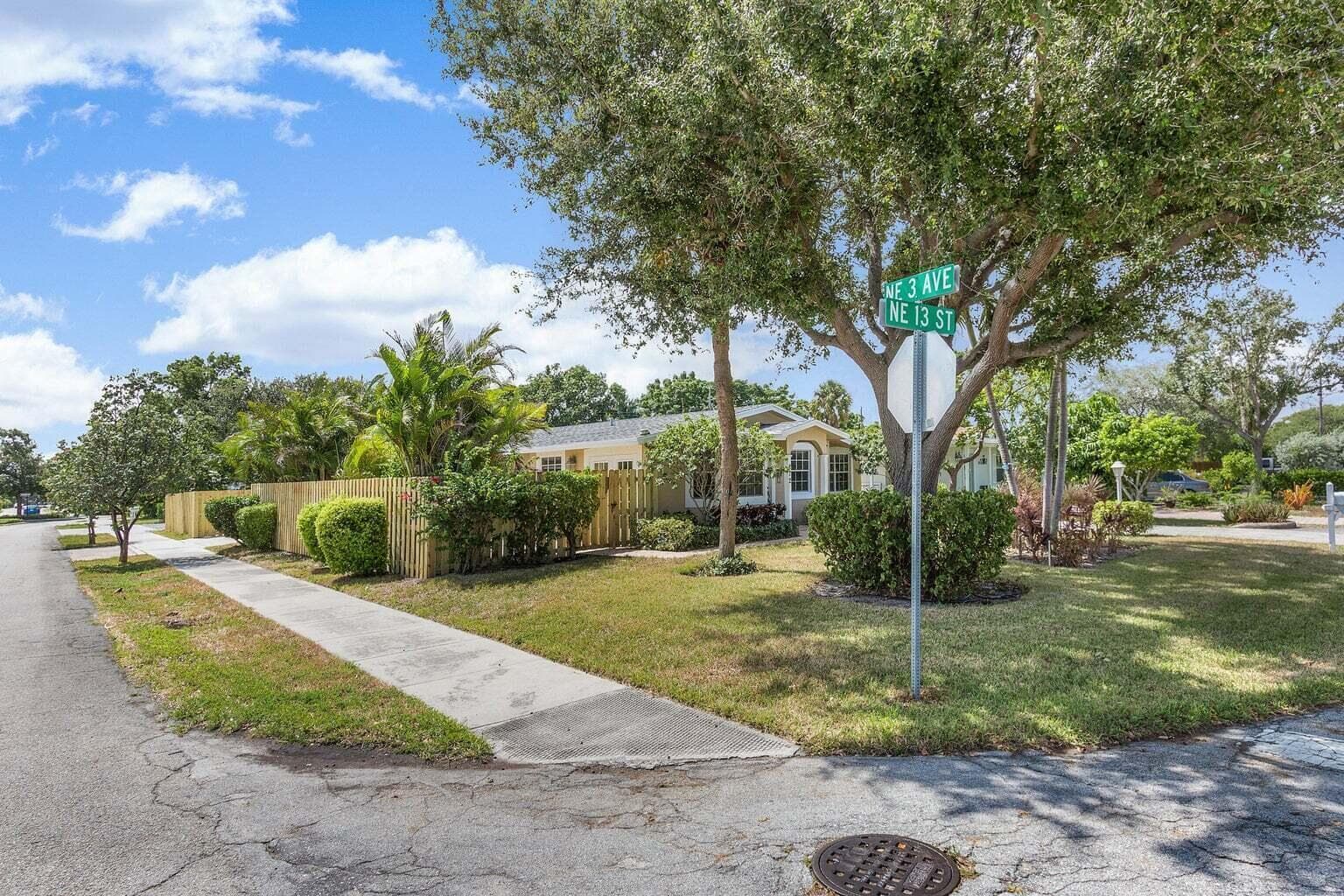 272 NE 13th Street, Delray Beach, FL 33444 — photo 3 of 41