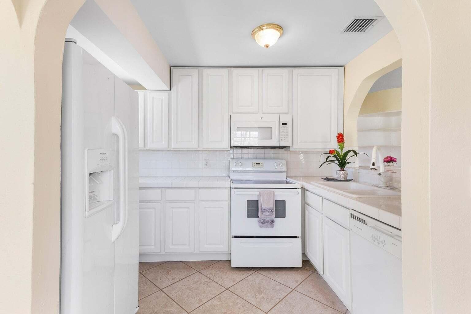 272 NE 13th Street, Delray Beach, FL 33444 — photo 8 of 41