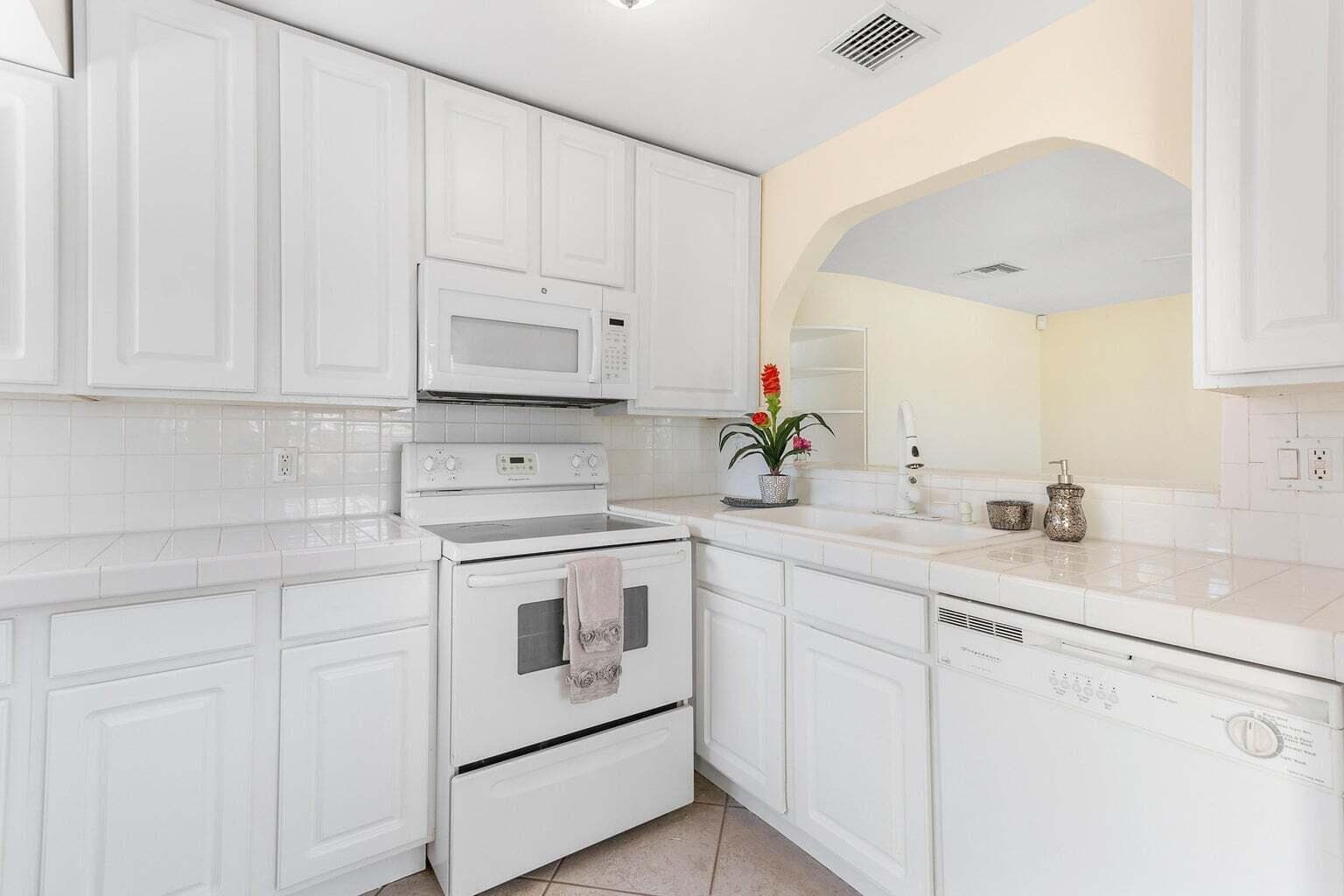 272 NE 13th Street, Delray Beach, FL 33444 — photo 9 of 41