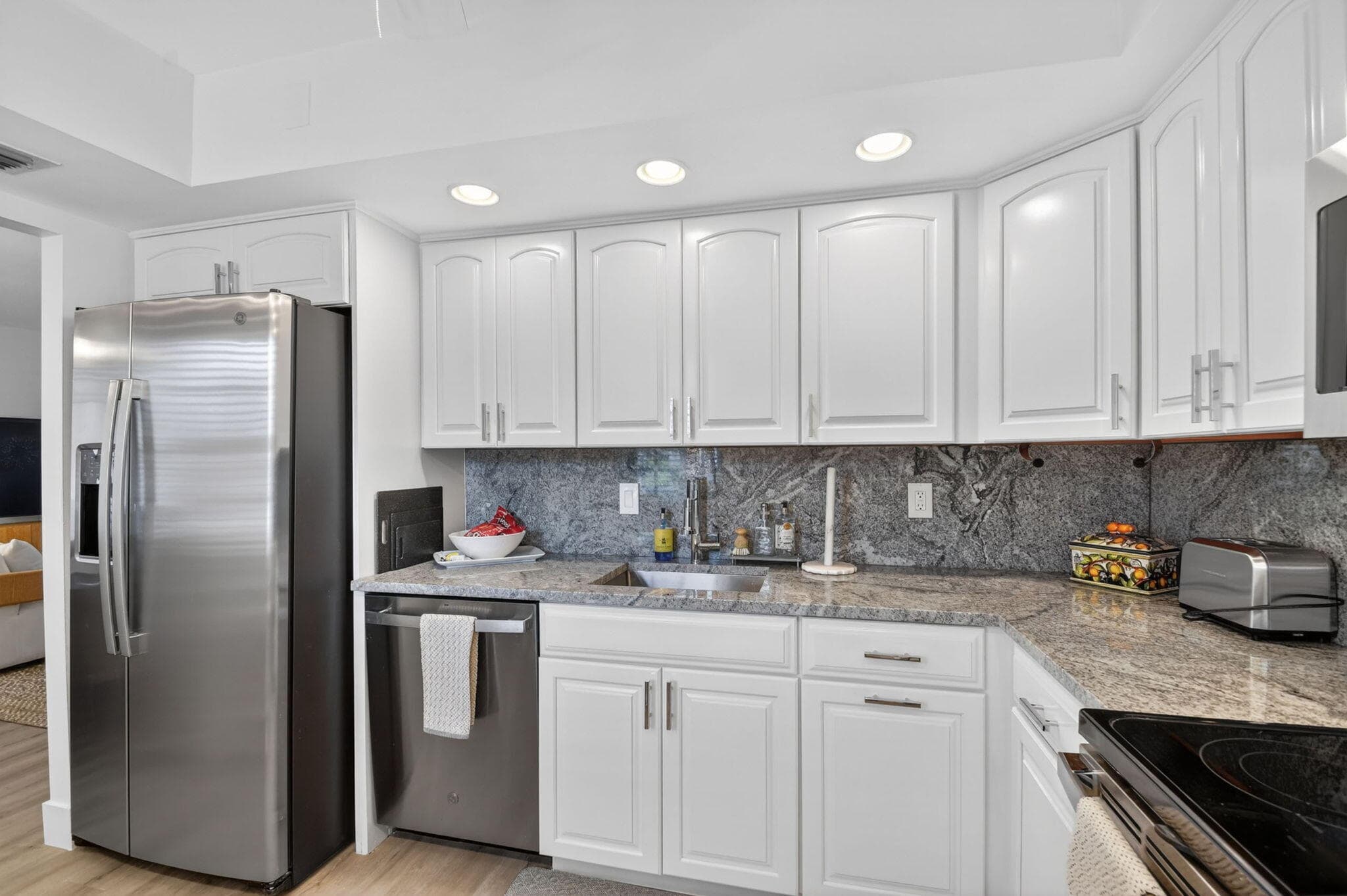 1250 Sugar Sands Boulevard 110, Singer Island, FL 33404 — photo 9 of 31