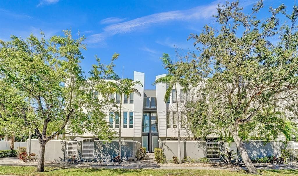 703 SE 16th Court, Fort Lauderdale, FL 33316 — photo 1 of 36