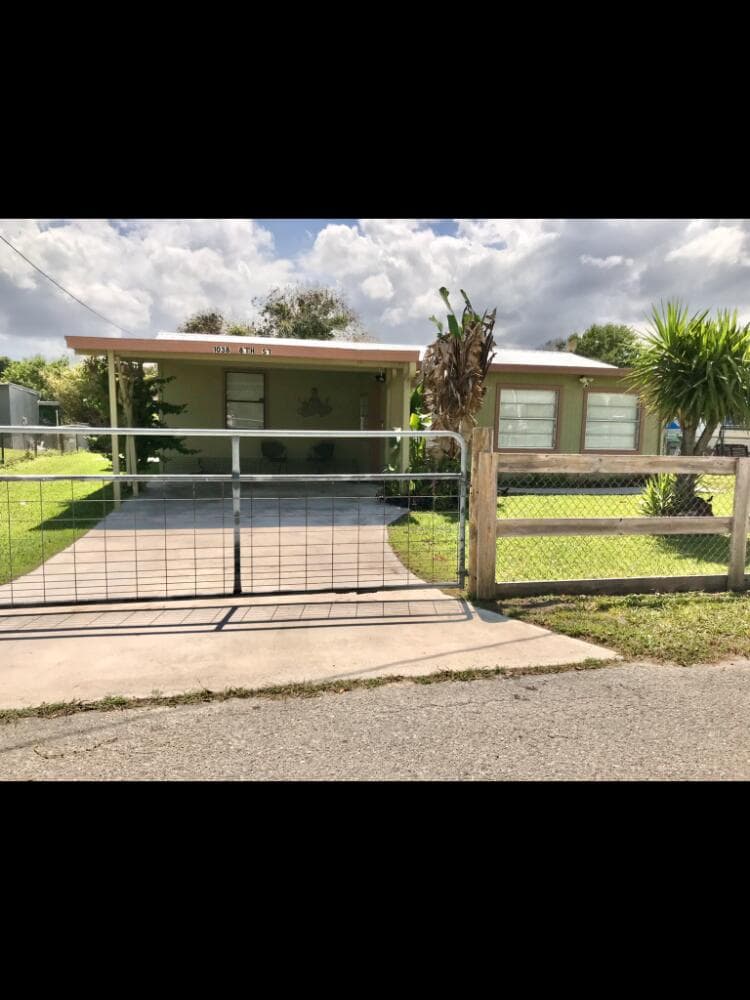 1038 8th Street, Okeechobee, FL 34974 — photo 2 of 17