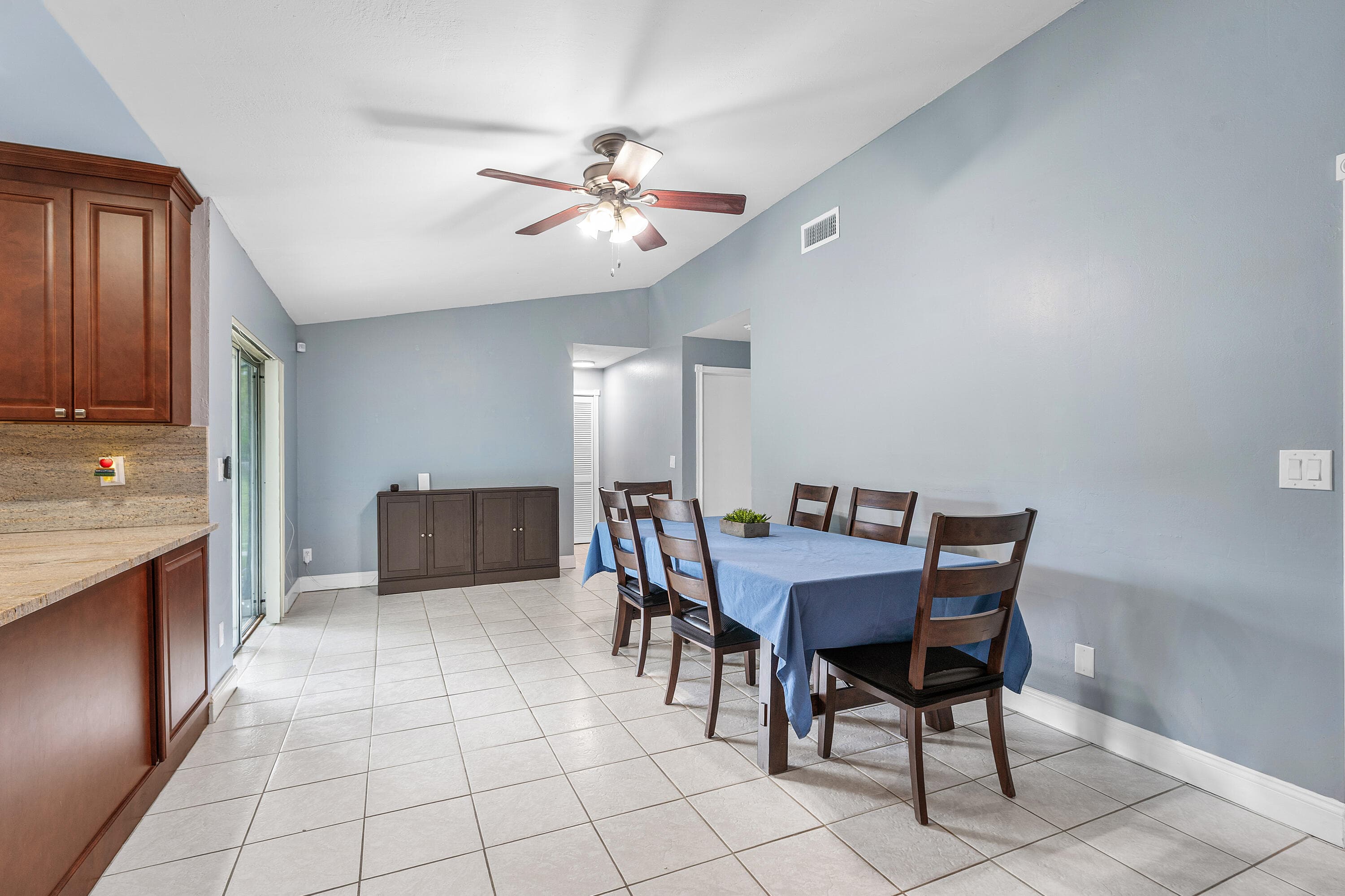 206 Parkwood Drive S, Royal Palm Beach, FL 33411 — photo 5 of 23