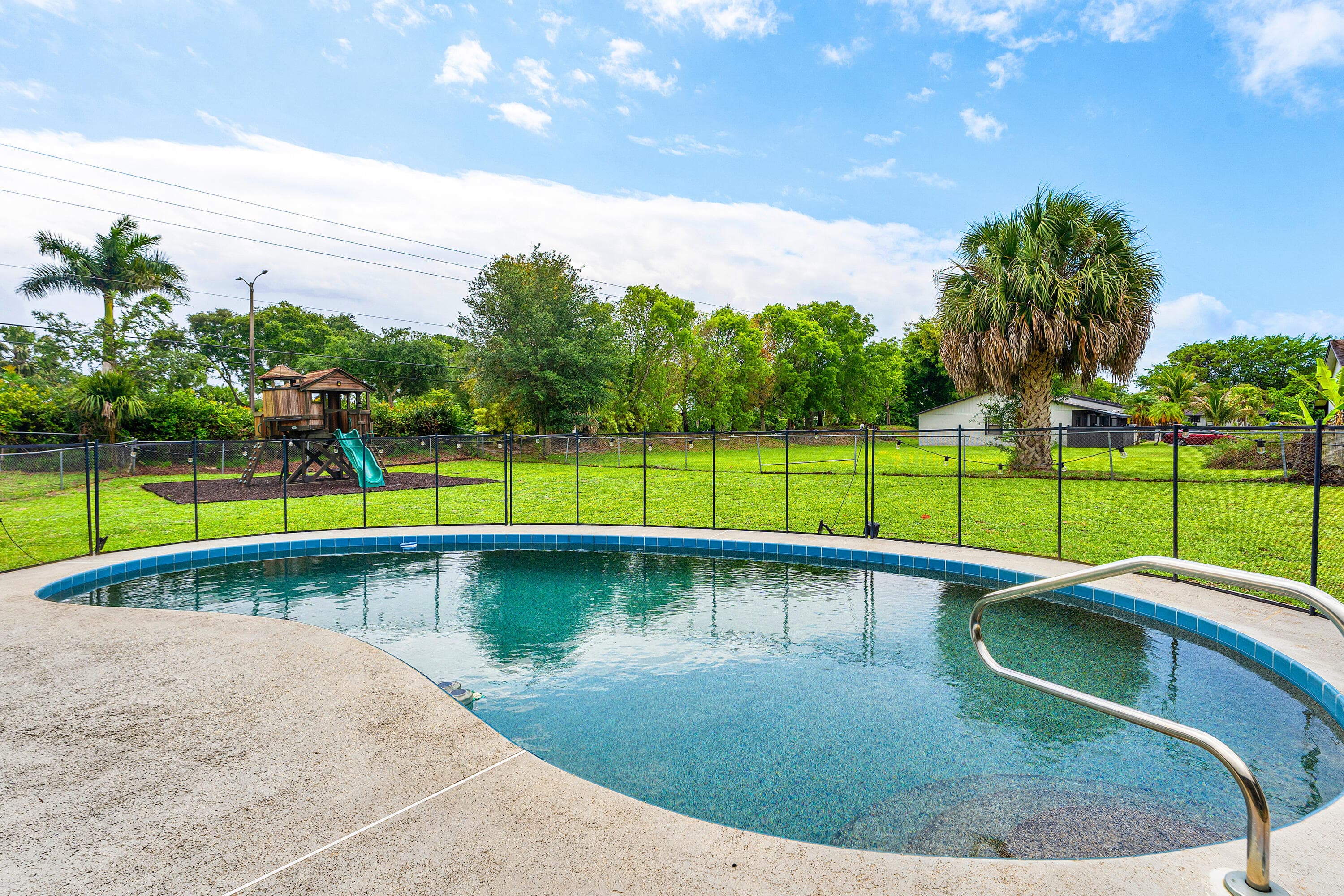 206 Parkwood Drive S, Royal Palm Beach, FL 33411 — photo 18 of 23