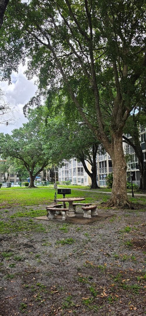2600 NW 49th Avenue 409, Lauderdale Lakes, FL 33313 — photo 4 of 6