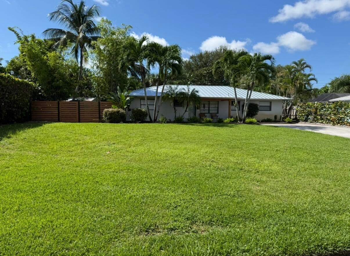 20 E Windsor Rd Road E, Jupiter, FL 33469 — photo 1 of 11