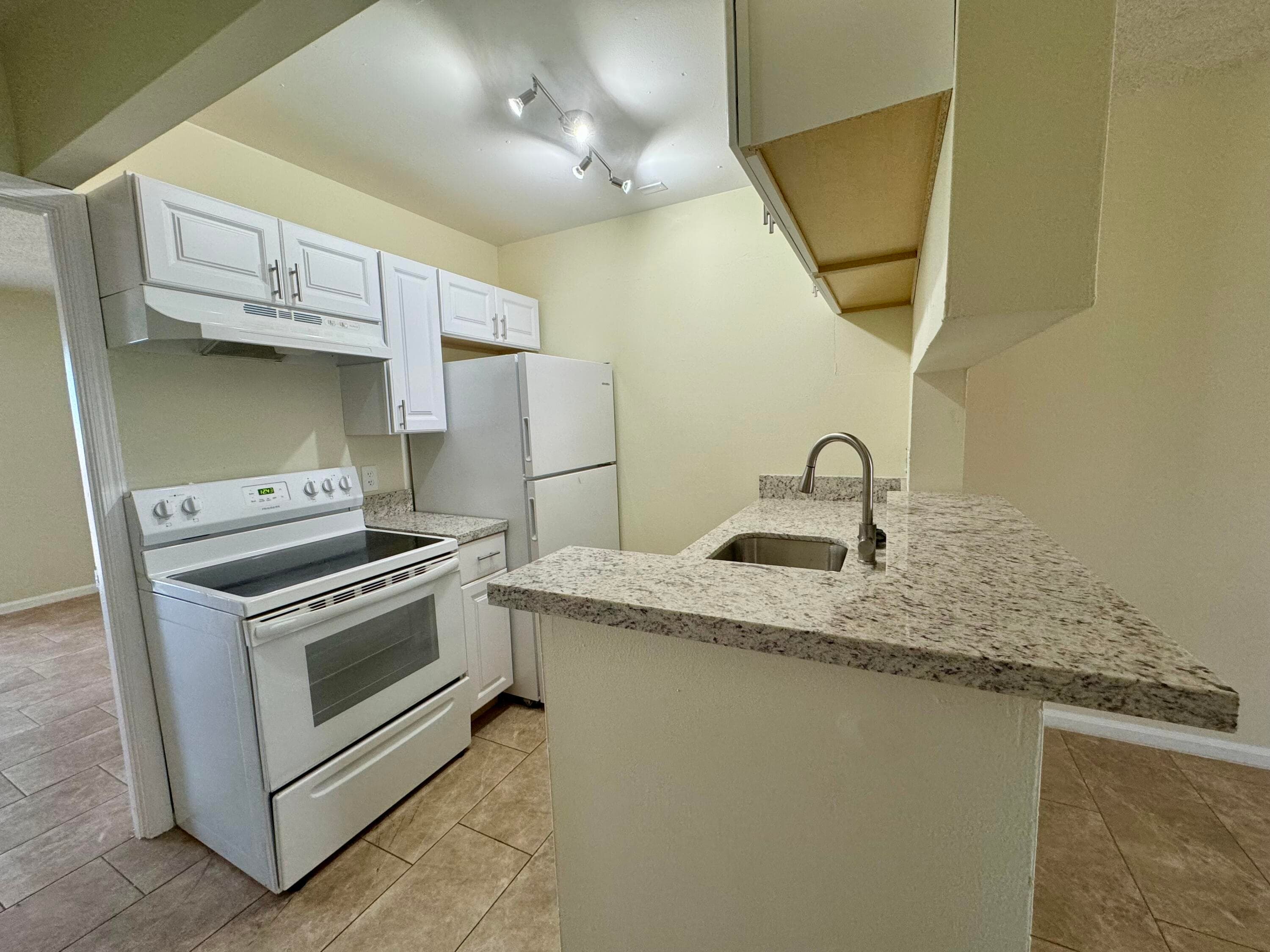 1500 N Congress Avenue A313, West Palm Beach, FL 33401 — photo 5 of 18