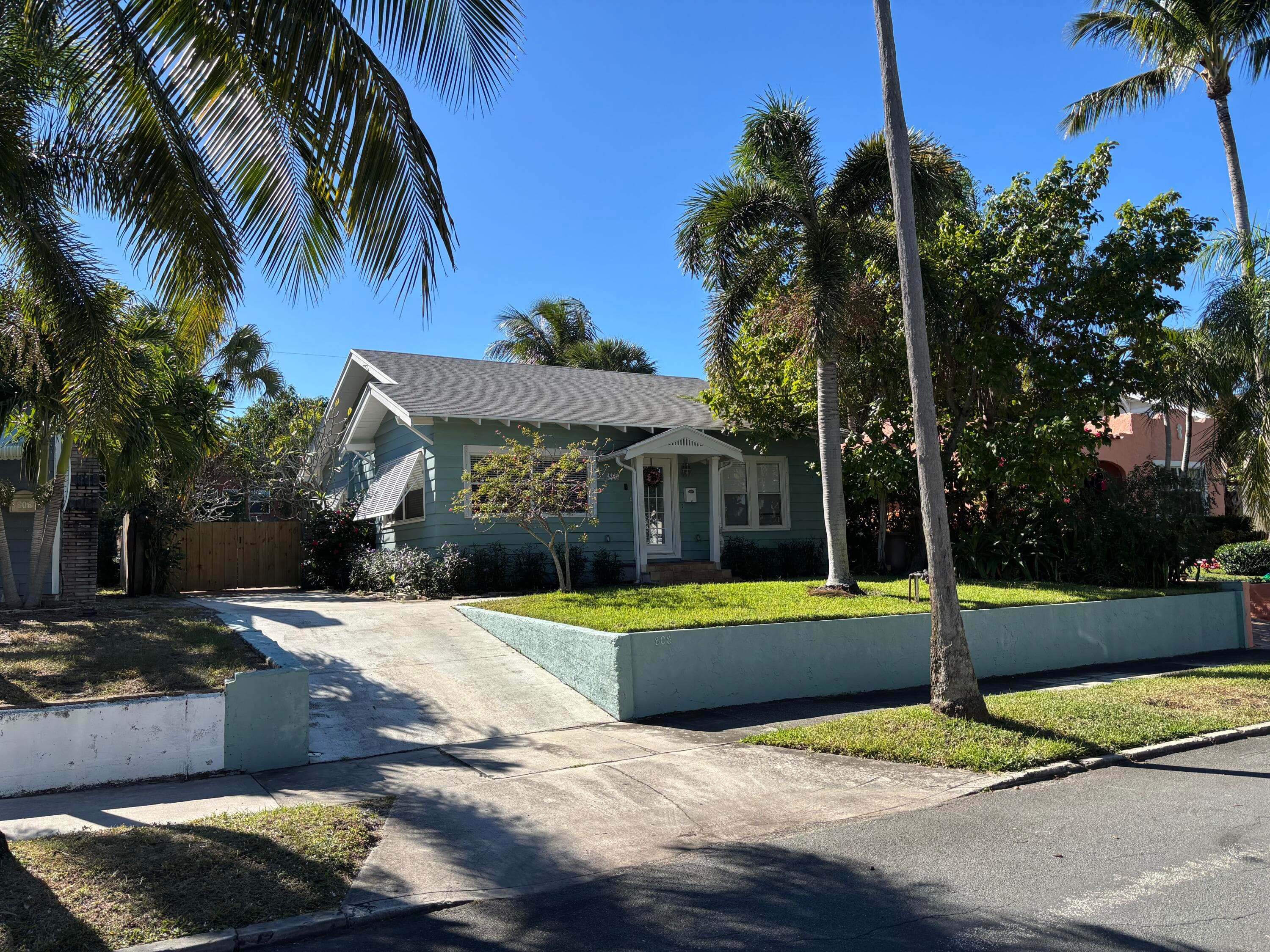 808 Kanuga Drive, West Palm Beach, FL 33401 — photo 1 of 26