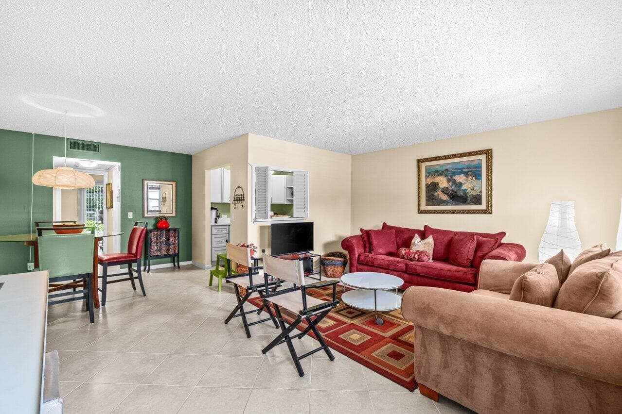 68 Suffolk B 68, Boca Raton, FL 33434 — photo 5 of 26