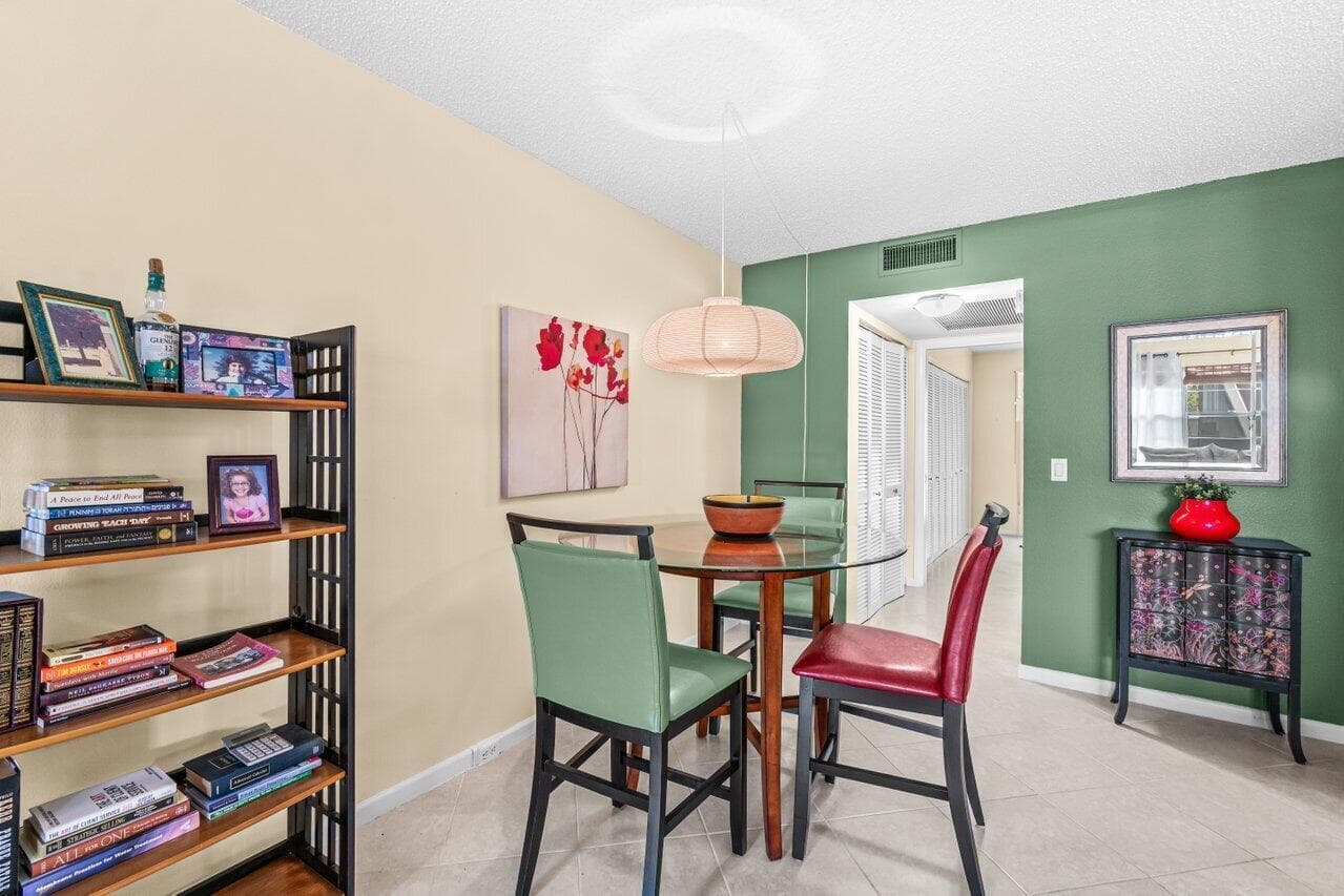 68 Suffolk B 68, Boca Raton, FL 33434 — photo 9 of 26