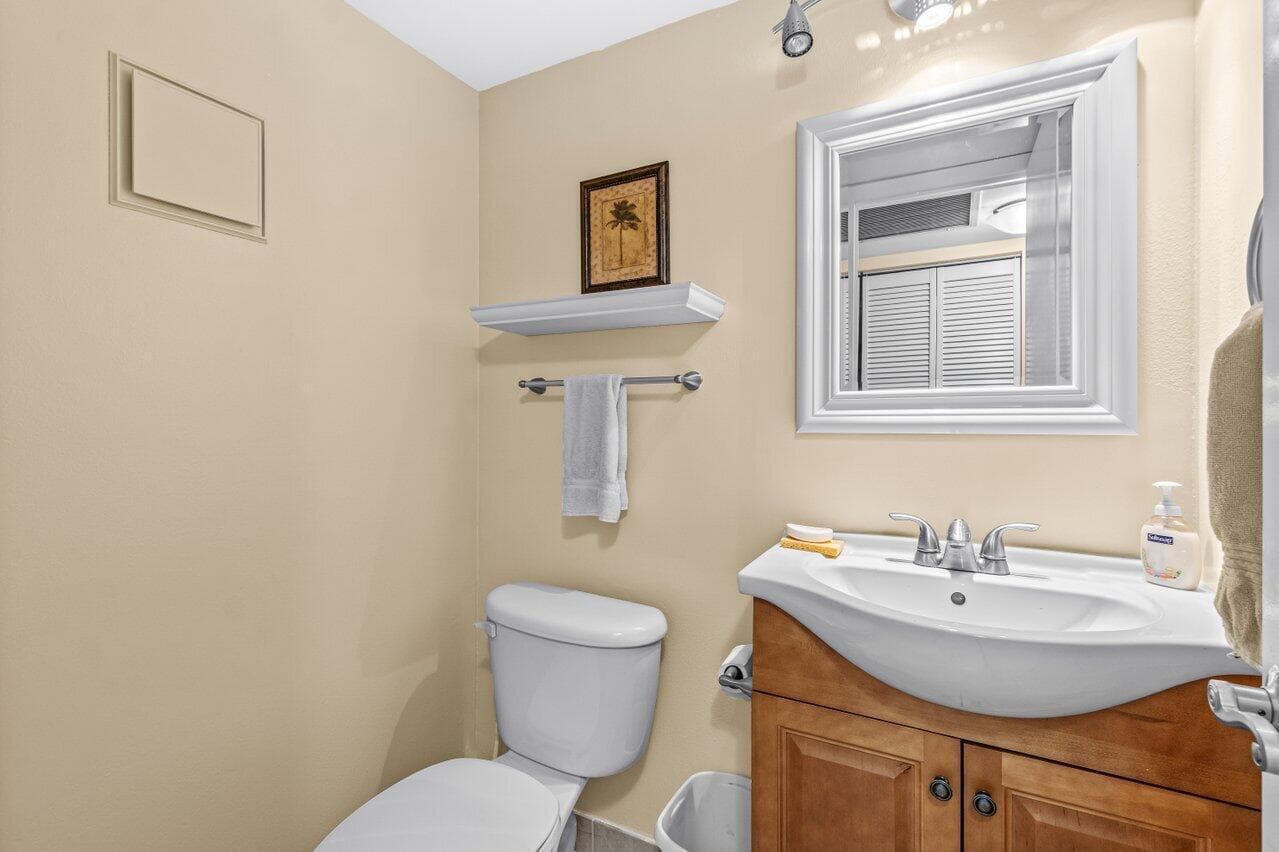 68 Suffolk B 68, Boca Raton, FL 33434 — photo 16 of 26