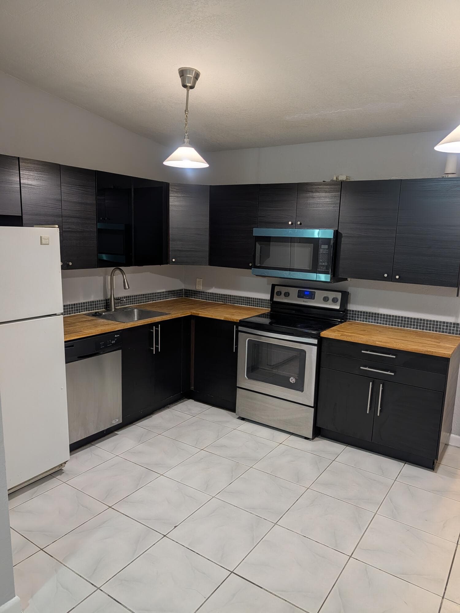 2990 NW 7th Court, Fort Lauderdale, FL 33311 — photo 7 of 13