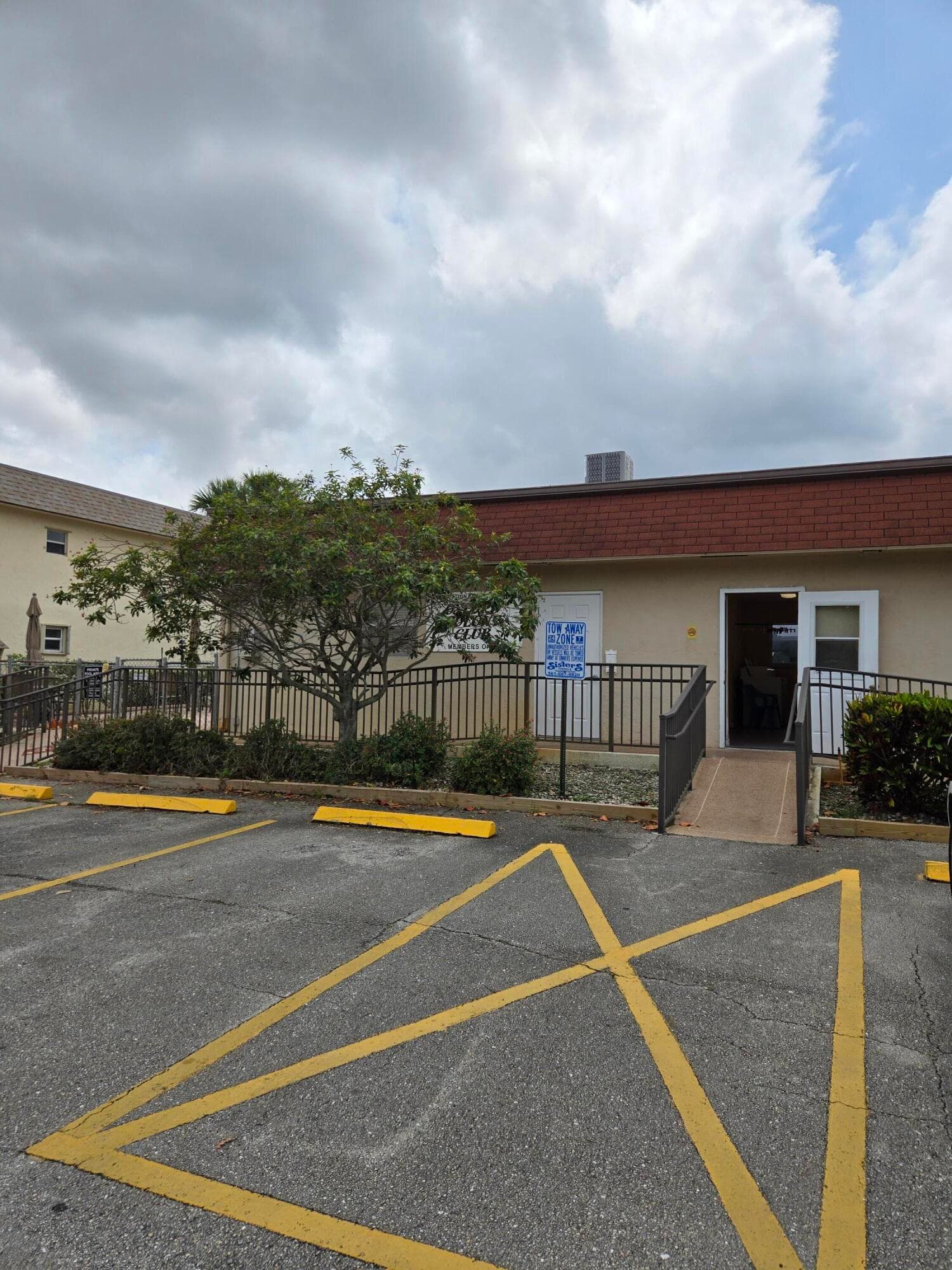 103 Oxford 400, West Palm Beach, FL 33417 — photo 11 of 22