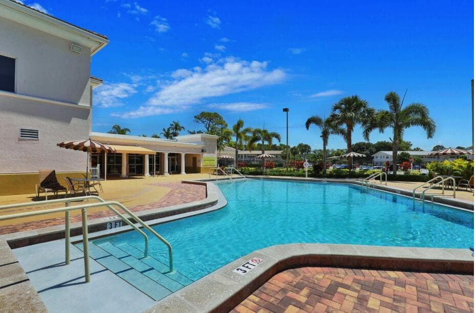 103 Oxford 400, West Palm Beach, FL 33417 — photo 19 of 22