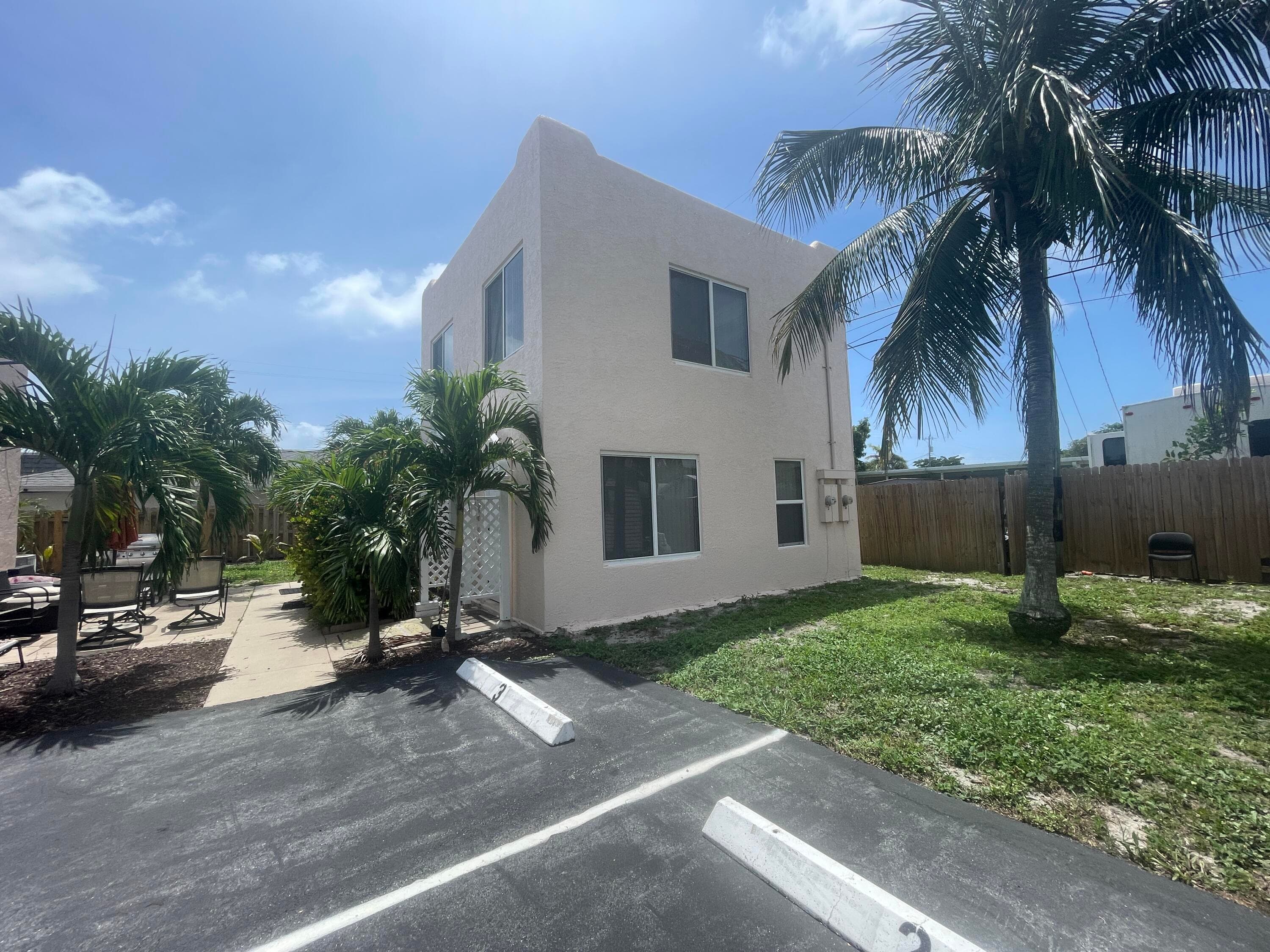 505 24th Avenue N, Lake Worth Beach, FL — photo 4 of 23