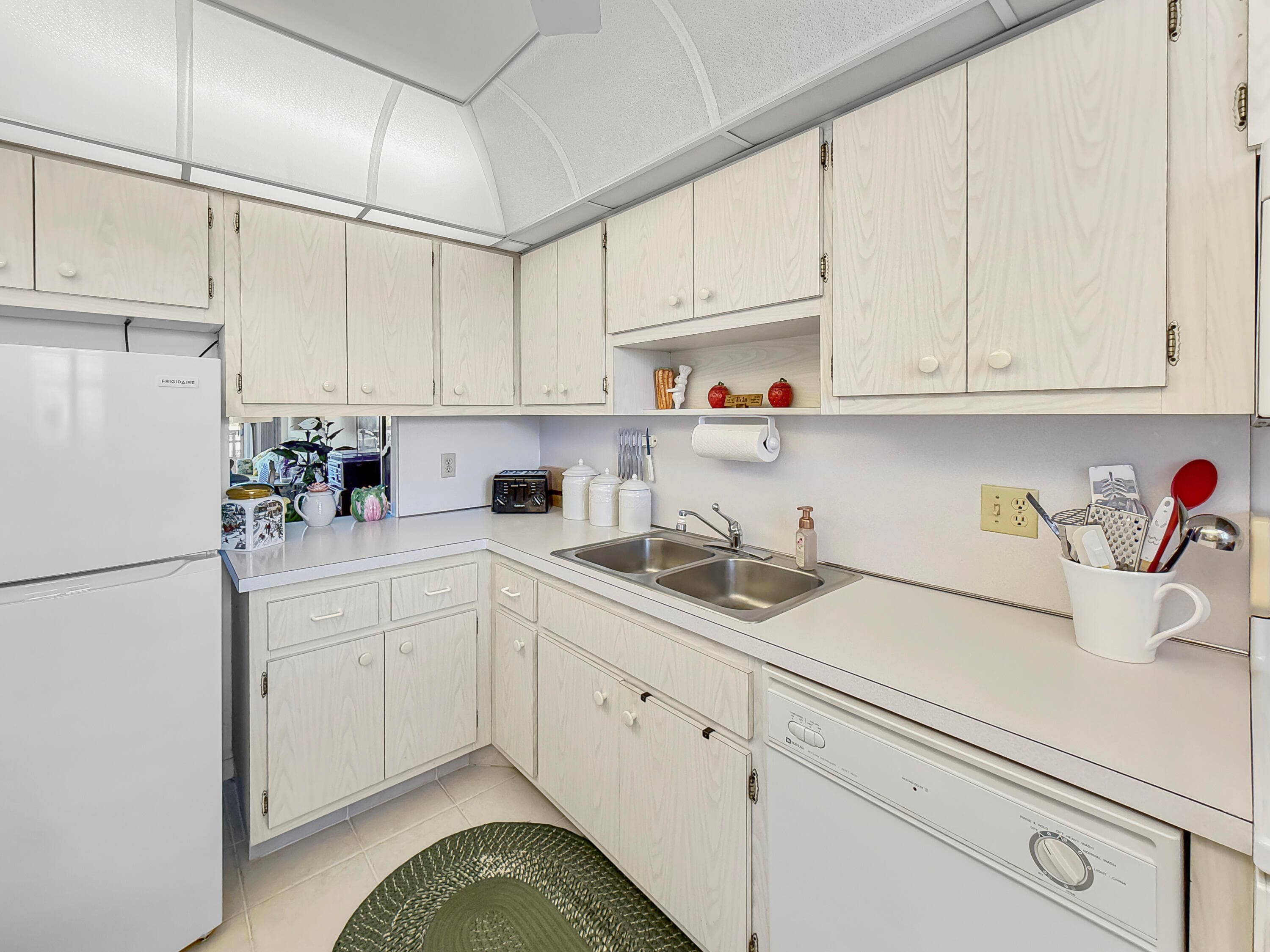 555 NW 4th Avenue 401, Boca Raton, FL 33432 — photo 5 of 41
