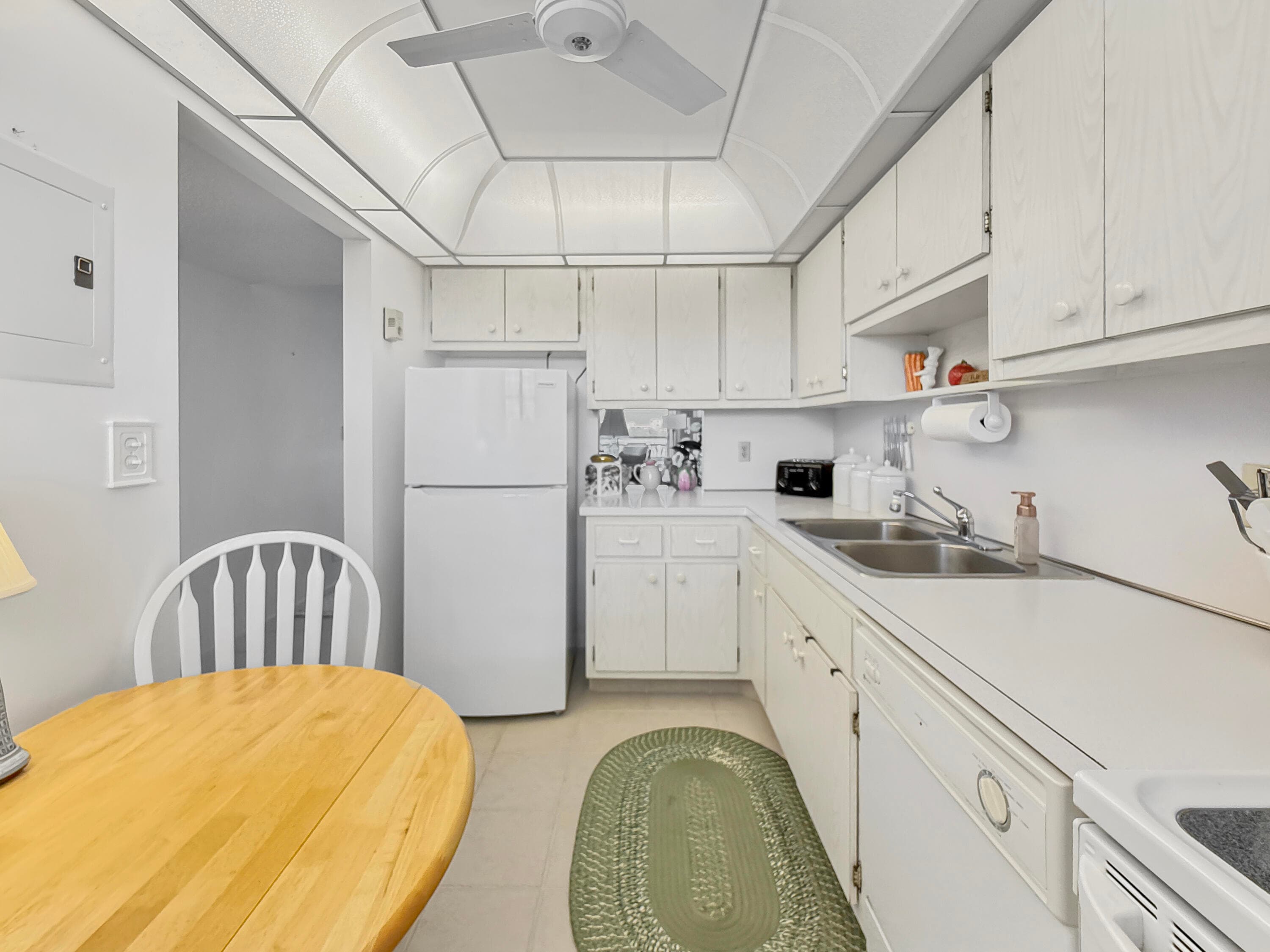 555 NW 4th Avenue 401, Boca Raton, FL 33432 — photo 4 of 41