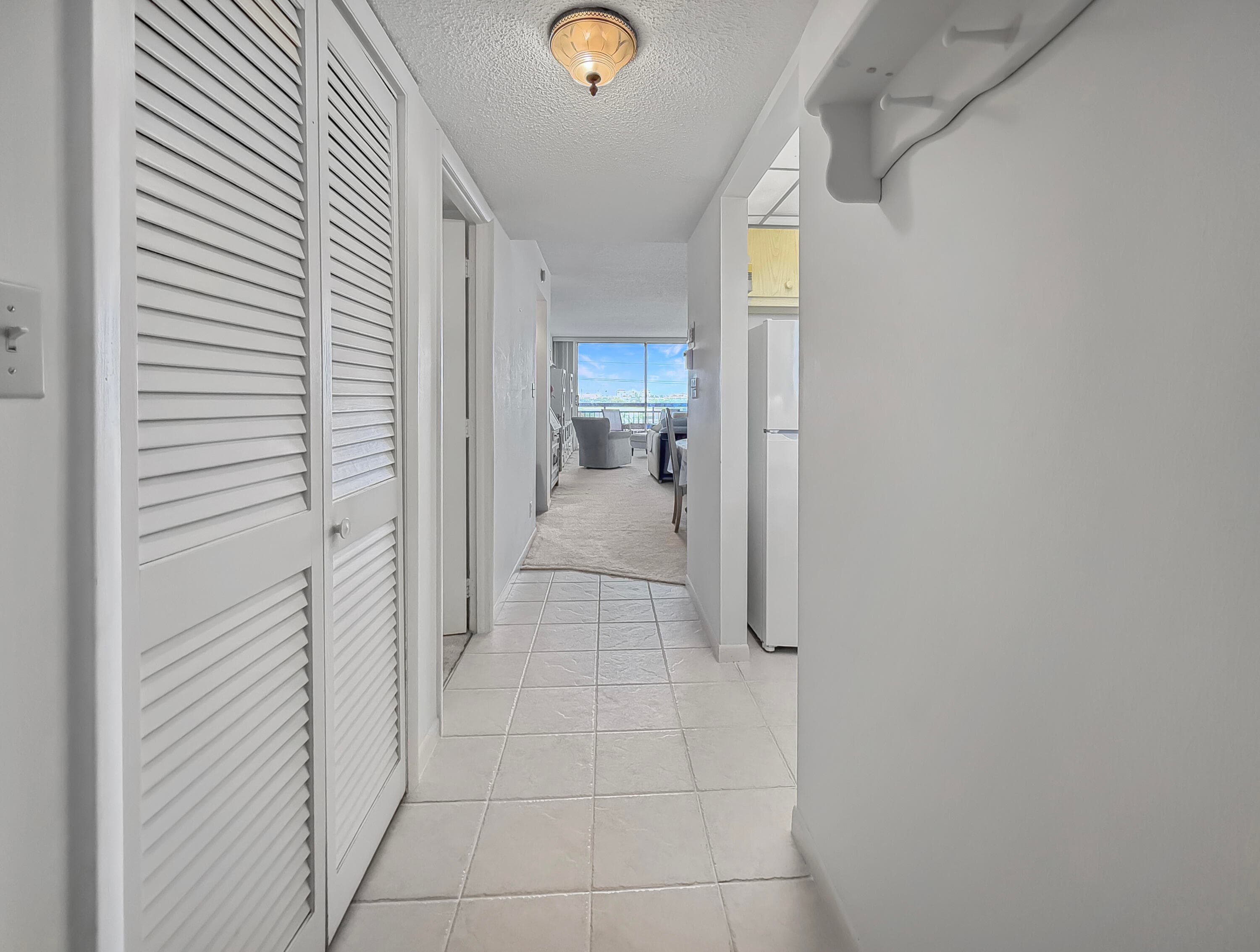 555 NW 4th Avenue 401, Boca Raton, FL 33432 — photo 1 of 41