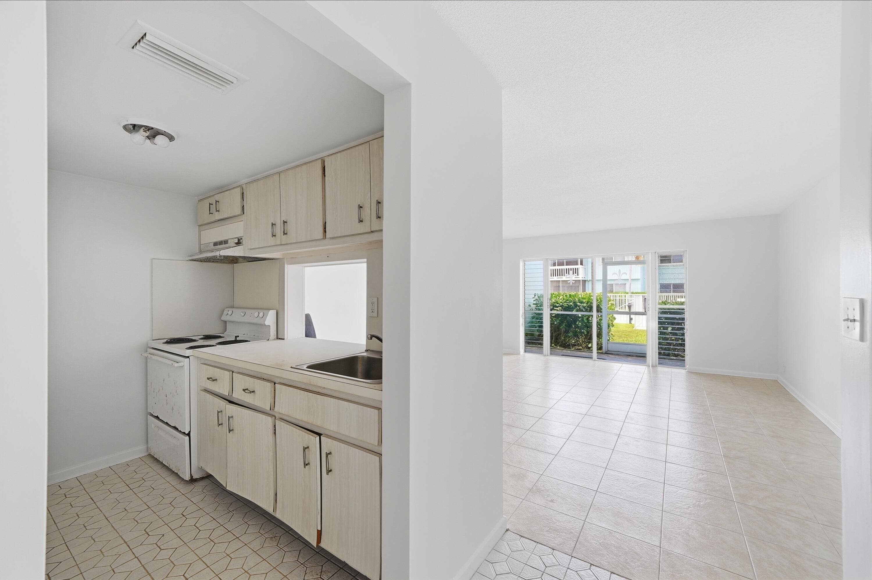 322 N Federal Highway 139, Deerfield Beach, FL 33441 — photo 6 of 27