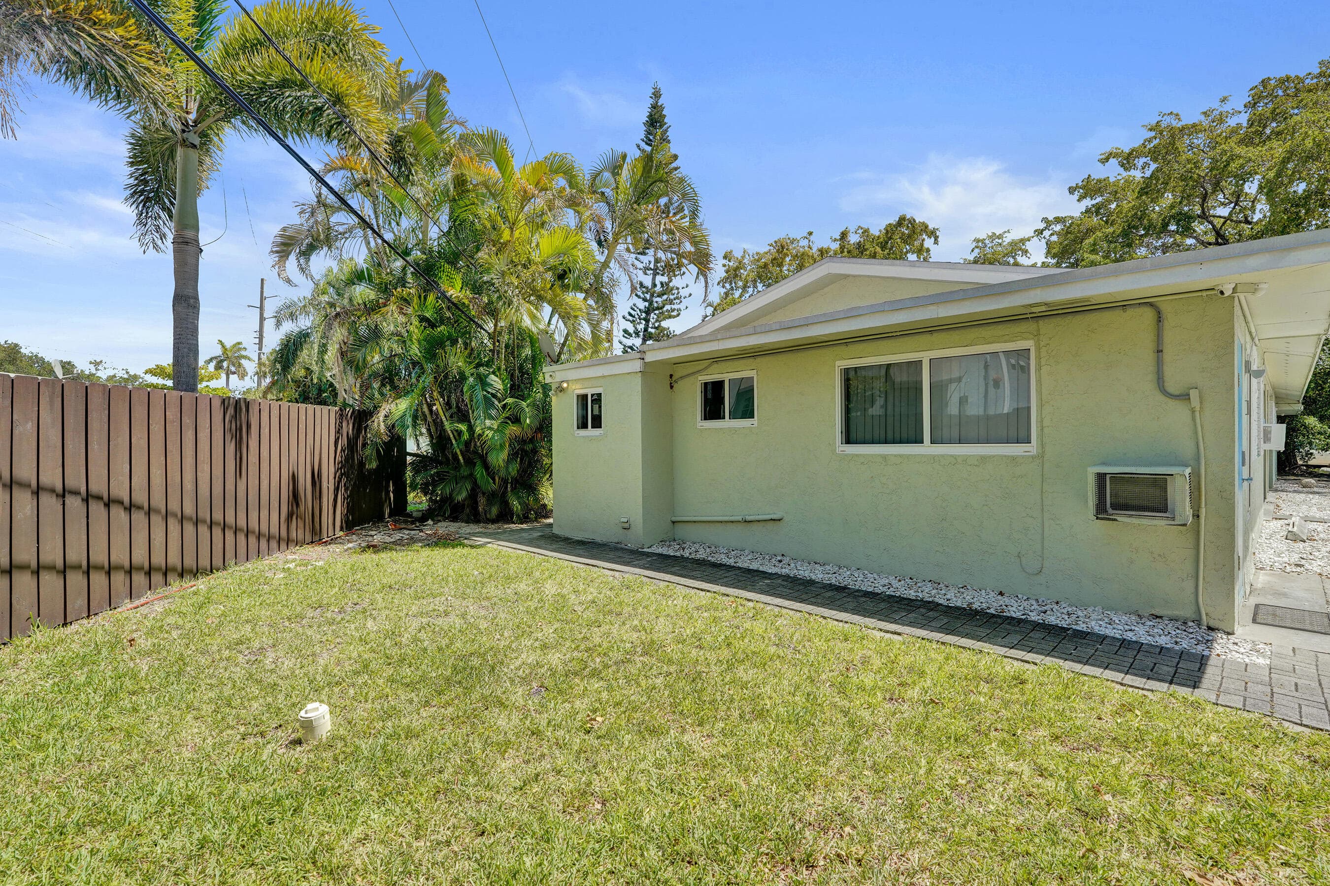 1100 NE 18th Court 1-8, Fort Lauderdale, FL 33305 — photo 12 of 38