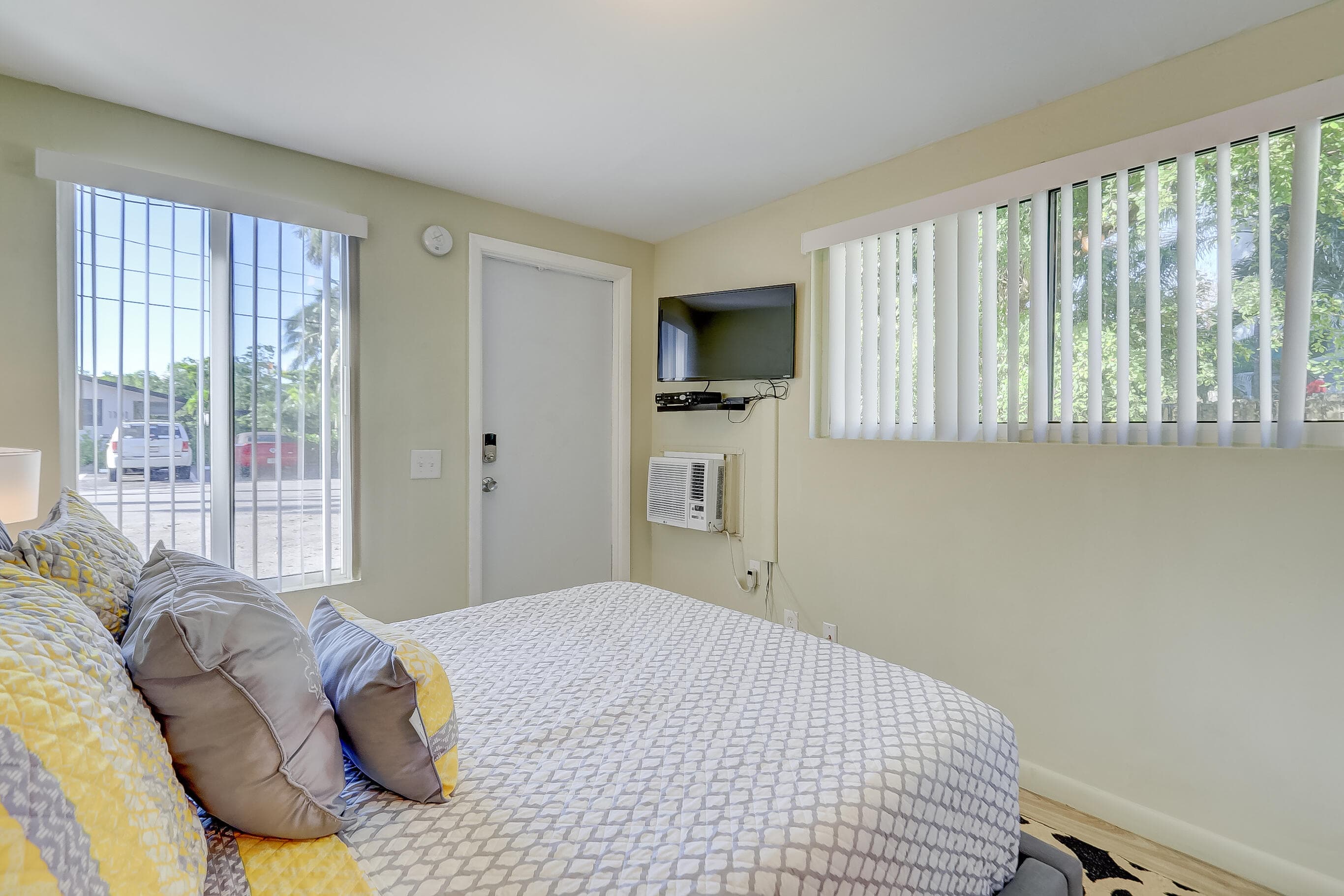 1100 NE 18th Court 1-8, Fort Lauderdale, FL 33305 — photo 35 of 38