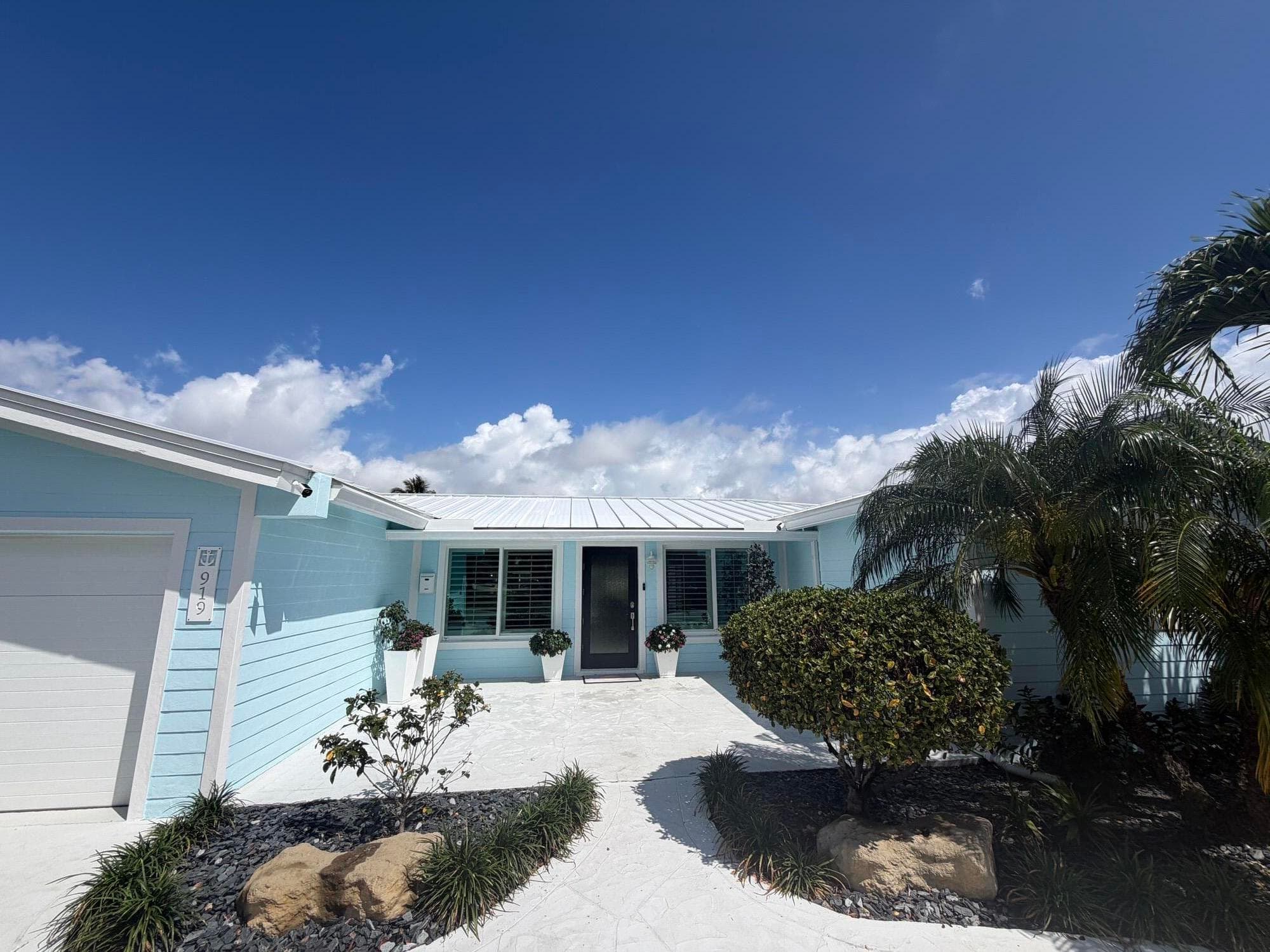 919 SE 10th Street, Pompano Beach, FL 33060 — photo 1 of 2
