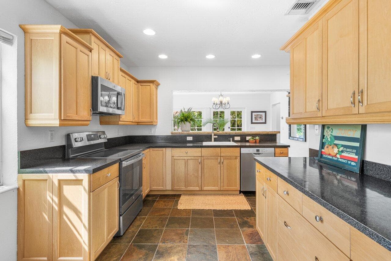 249 NE 15th Street, Delray Beach, FL 33444 — photo 5 of 26