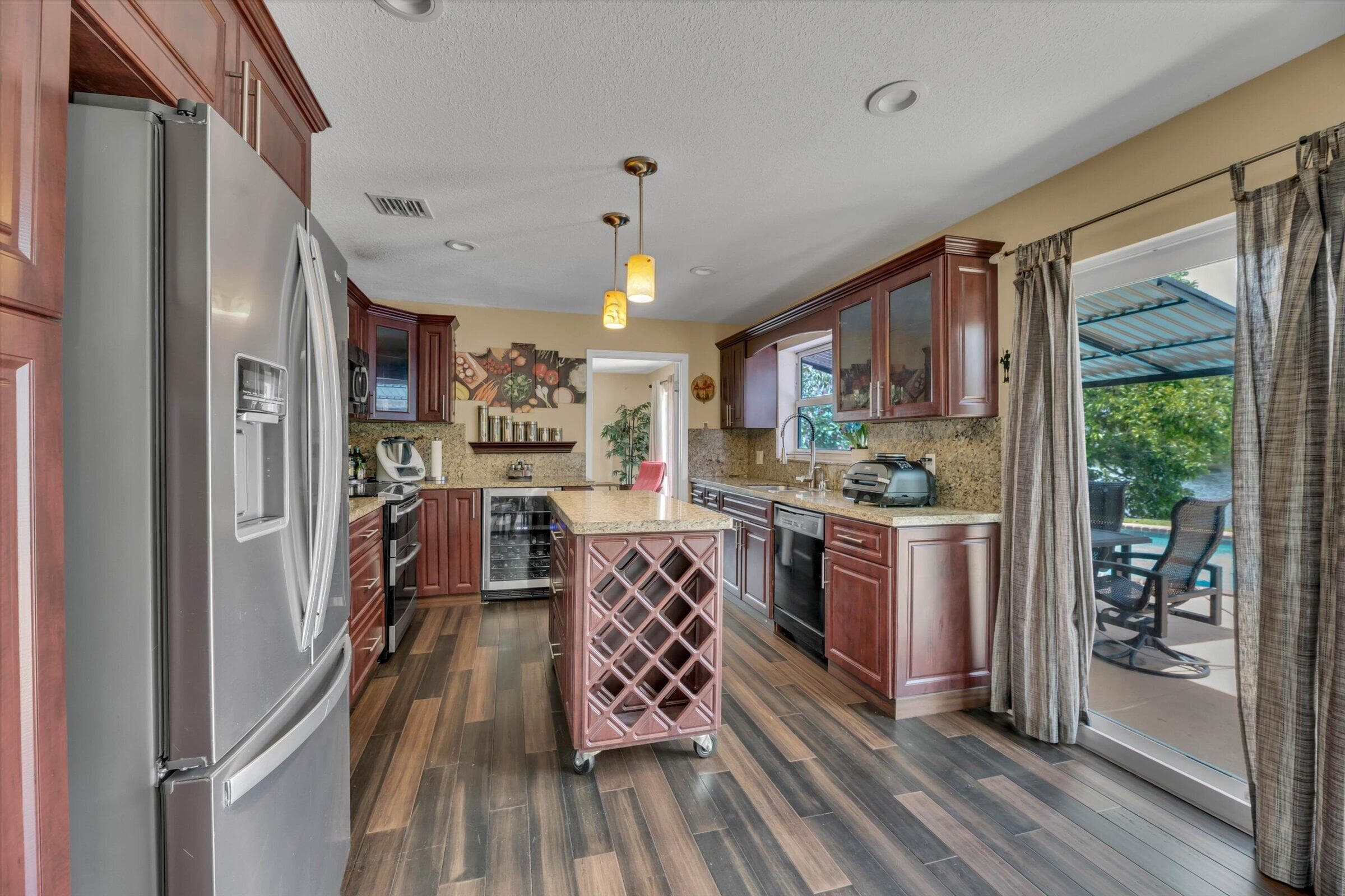 621 SW 98th Terrace, Pembroke Pines, FL 33025 — photo 11 of 51