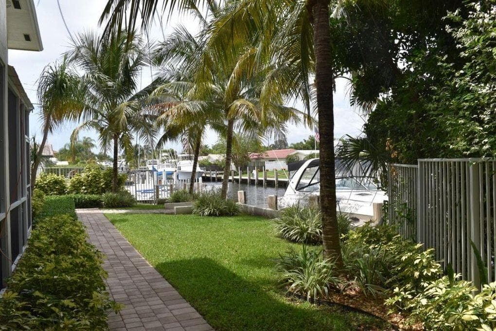 1361 NE 27 Way, Pompano Beach, FL — photo 3 of 11