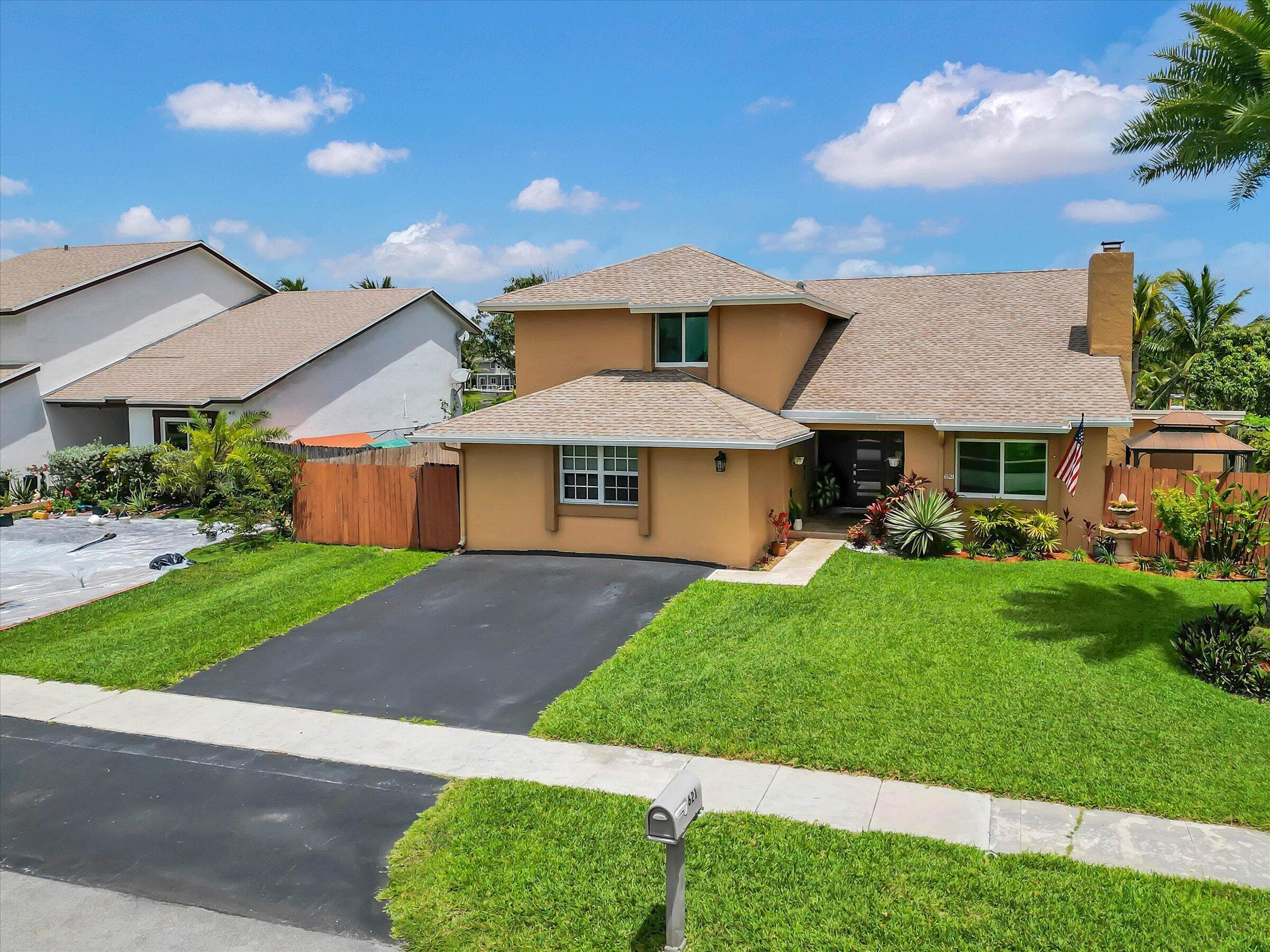 621 SW 98th Terrace, Pembroke Pines, FL 33025 — photo 2 of 51