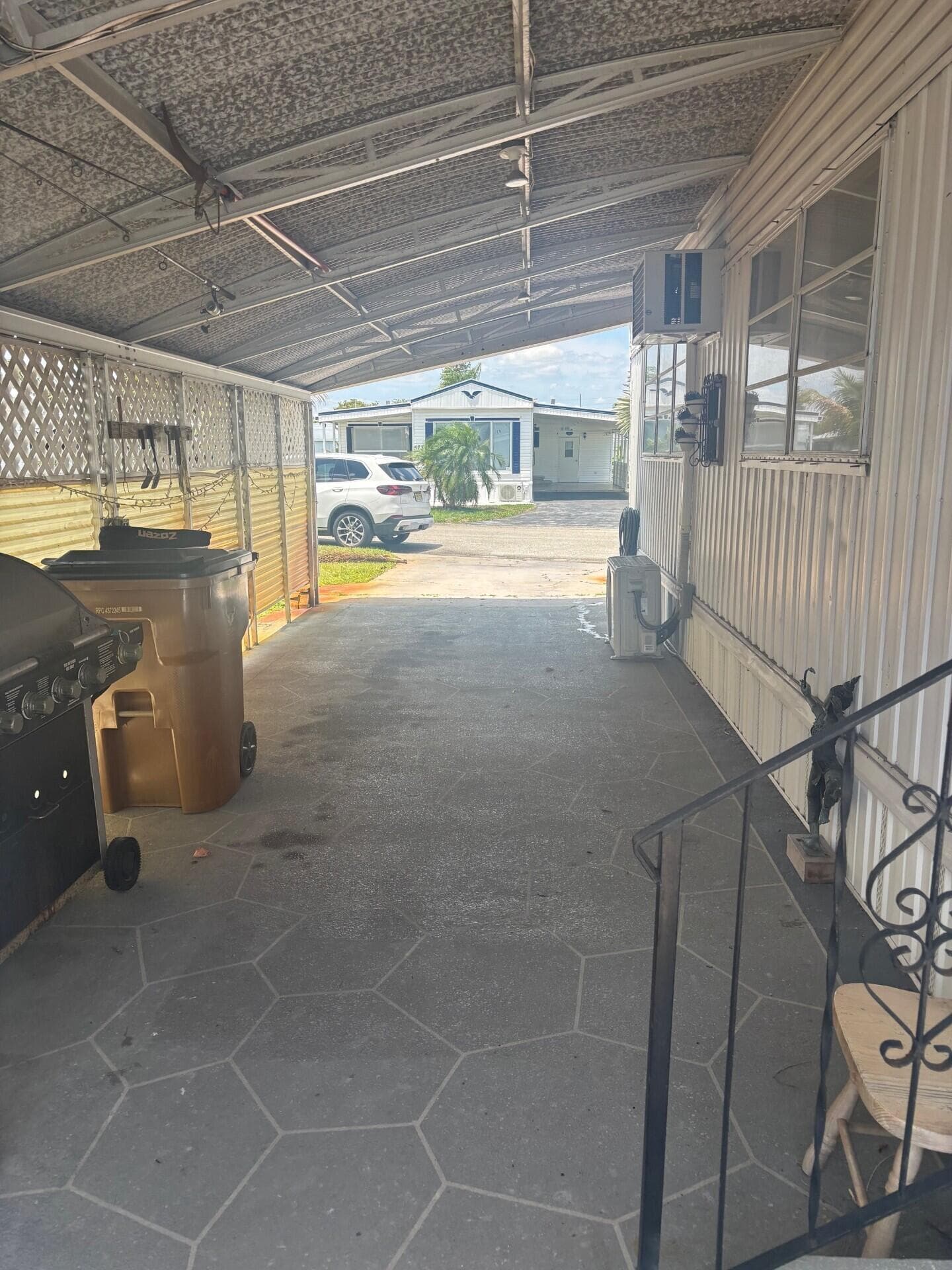 586 NE 47th Street, Deerfield Beach, FL 33064 — photo 4 of 29