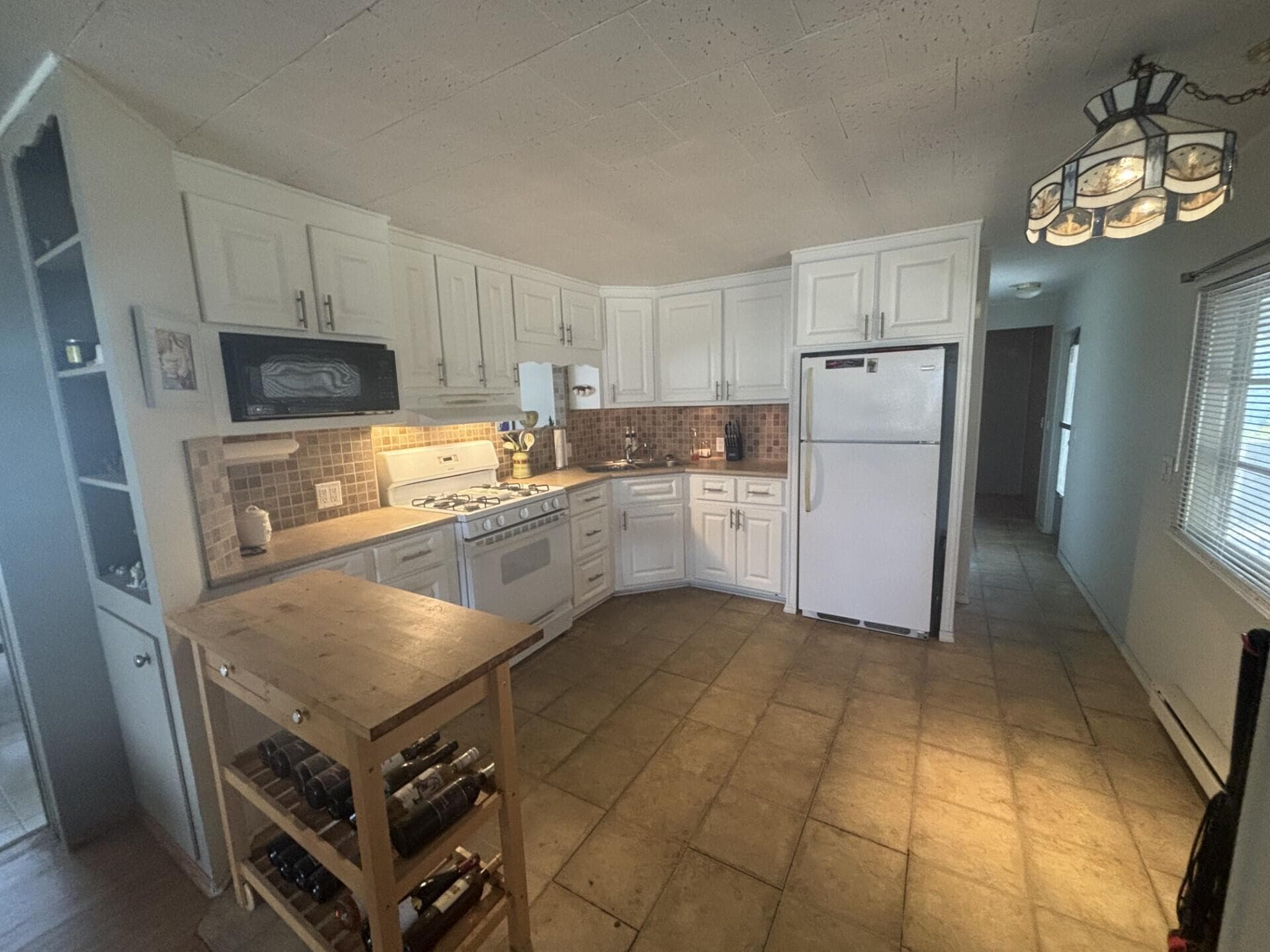 586 NE 47th Street, Deerfield Beach, FL 33064 — photo 10 of 29