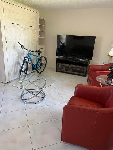 457 Flanders 457, Delray Beach, FL 33484 — photo 3 of 10