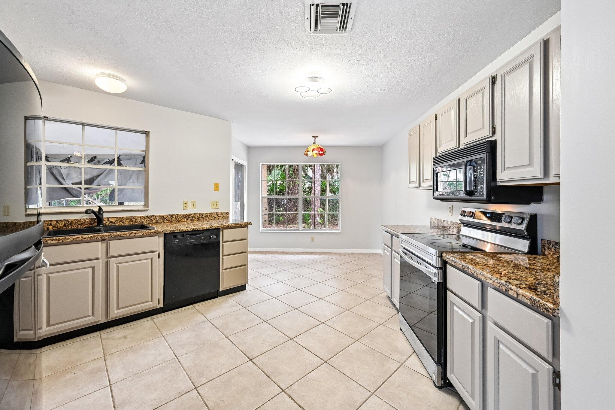 160 Royal Pine Circle S, Royal Palm Beach, FL 33411 — photo 8 of 25