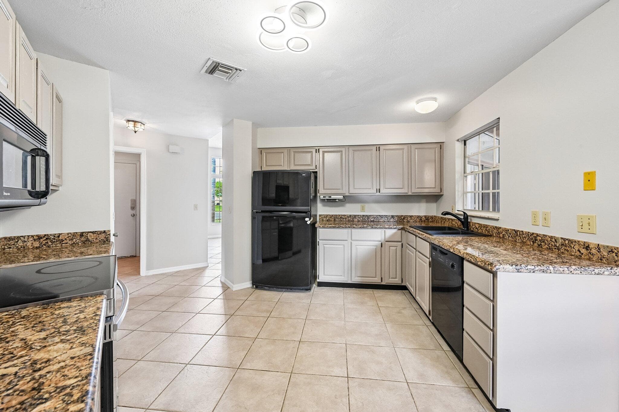 160 Royal Pine Circle S, Royal Palm Beach, FL 33411 — photo 9 of 25