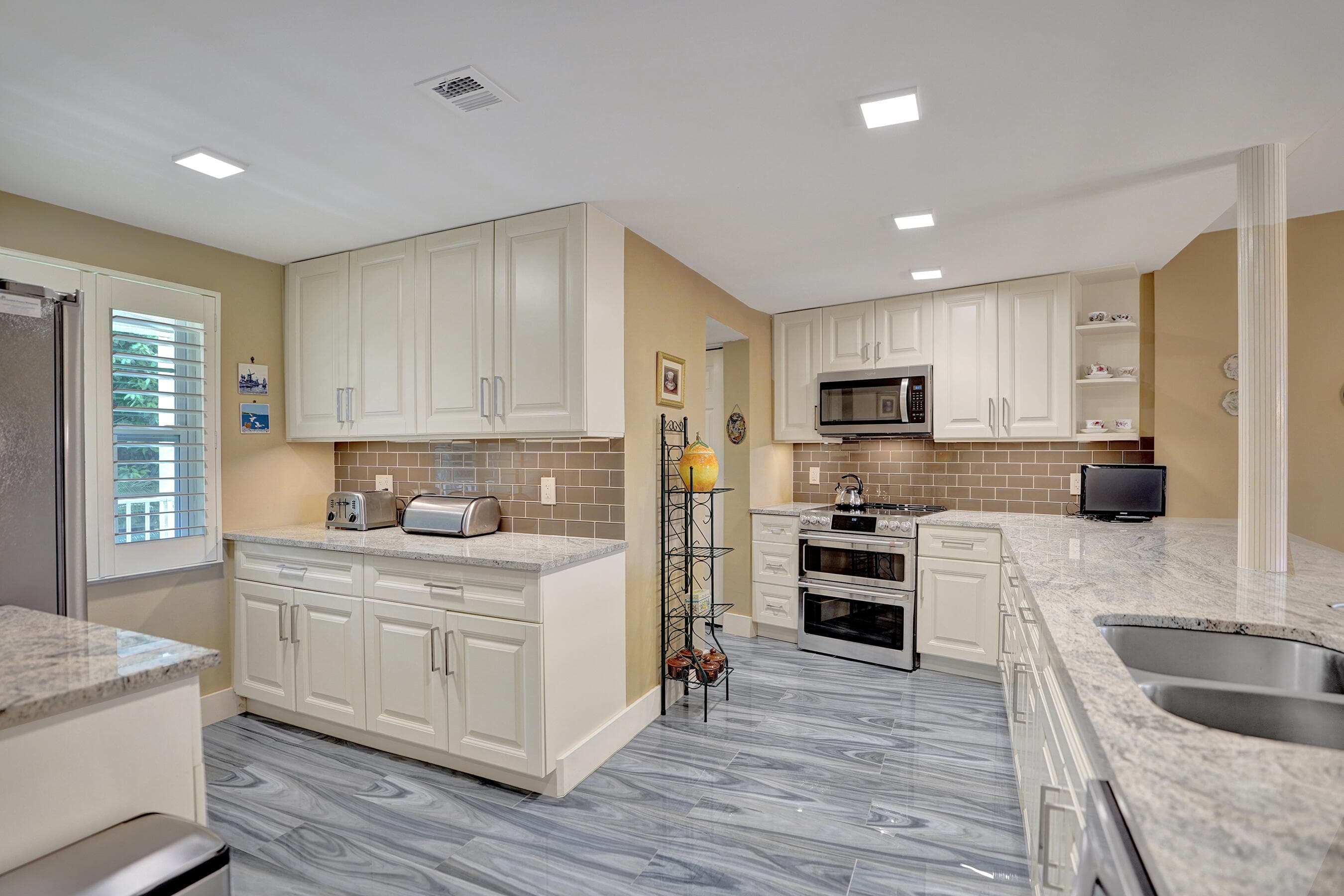 3499 Oaks Way Unit 205, Pompano Beach, FL 33069 — photo 12 of 74