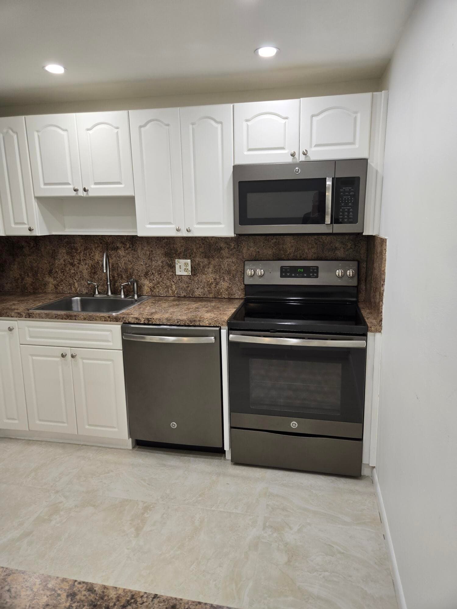 Condominium in West Palm Beach — photo 6 of 21