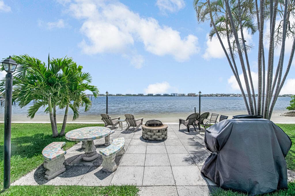 1430 S Lakeside Drive 22, Lake Worth Beach, FL 33460 — photo 1 of 20
