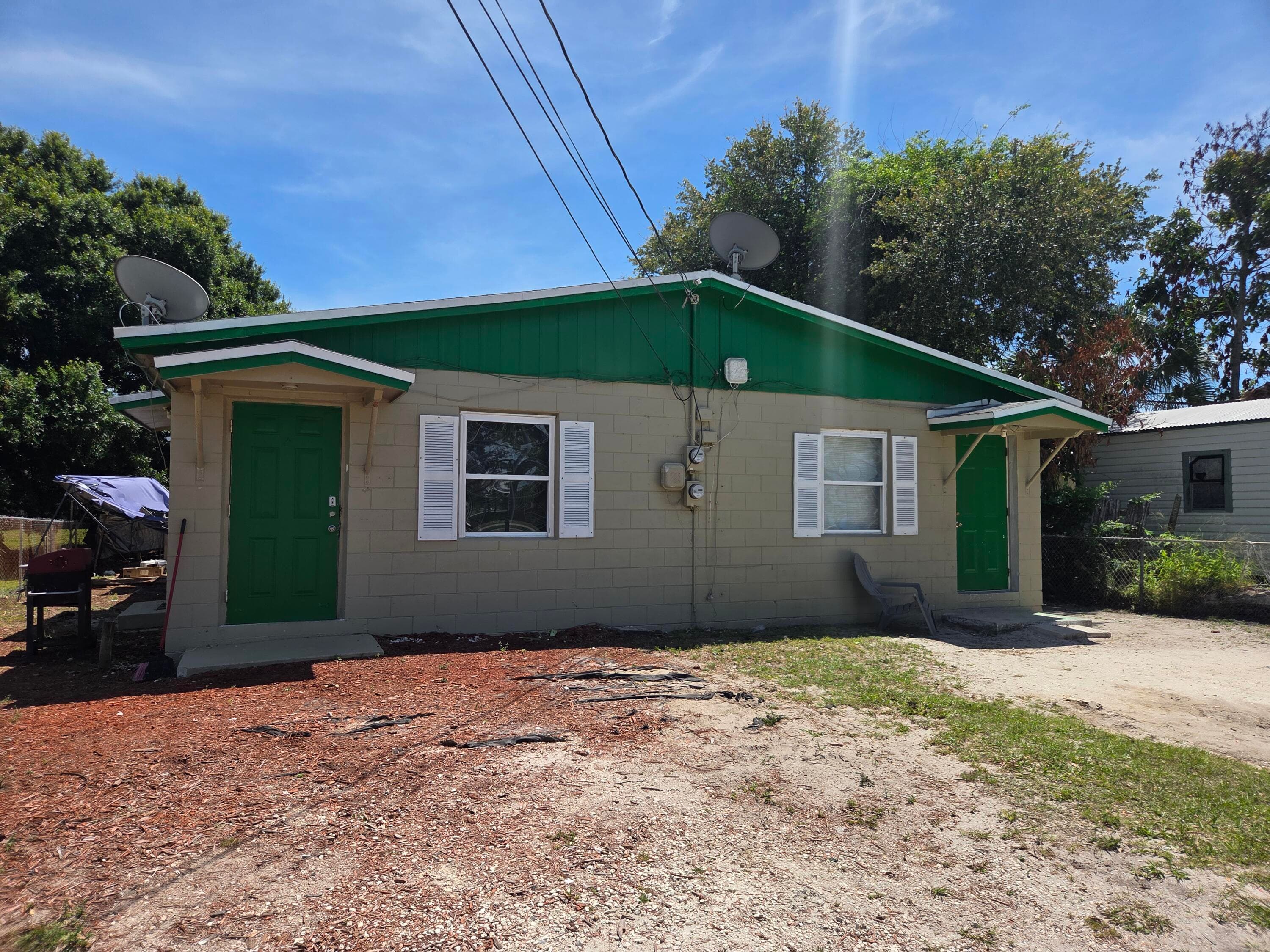 1219 Avenue M, Fort Pierce, FL 34950 — photo 1 of 24