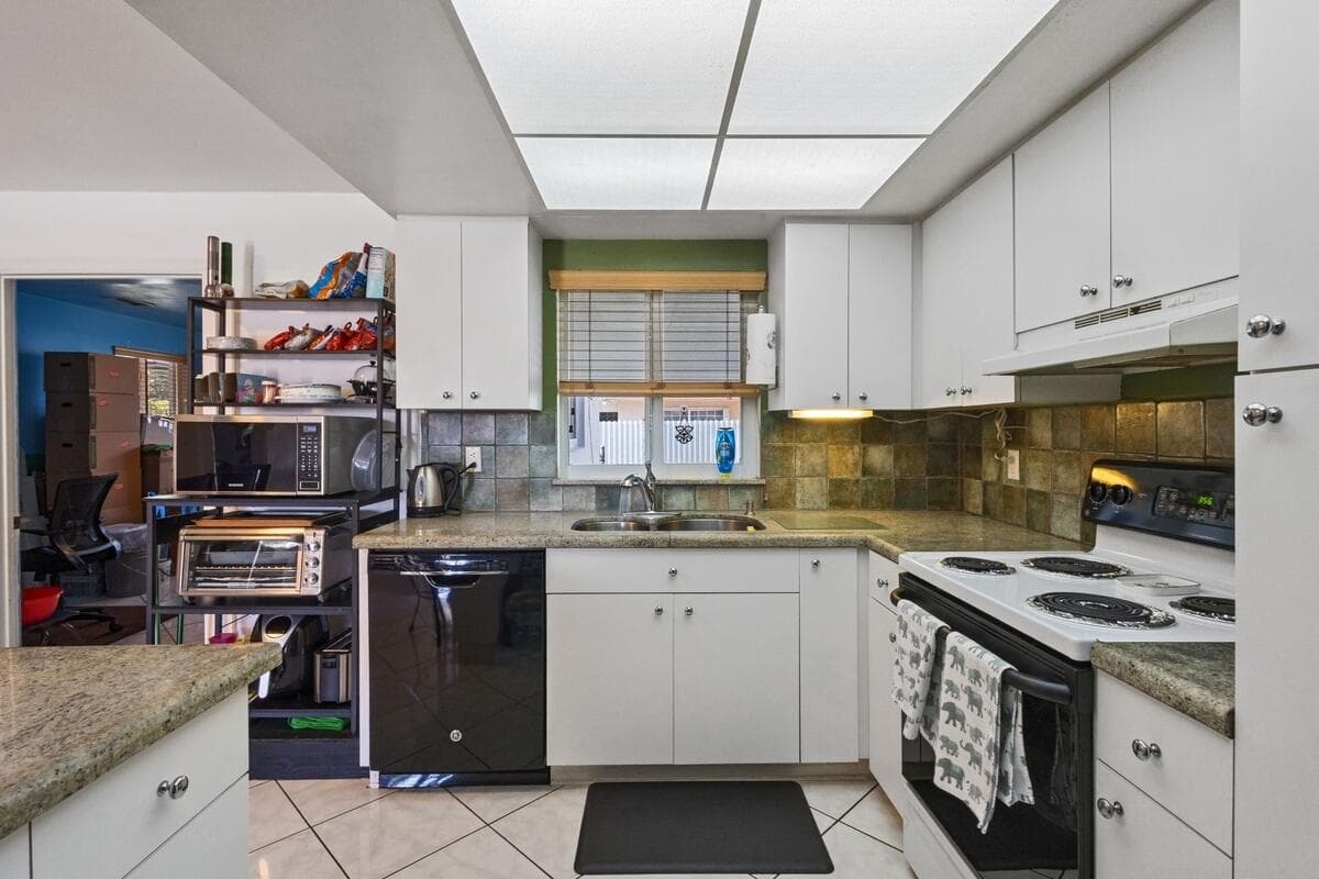 101 NE 195th Street, Miami, FL 33179 — photo 10 of 20