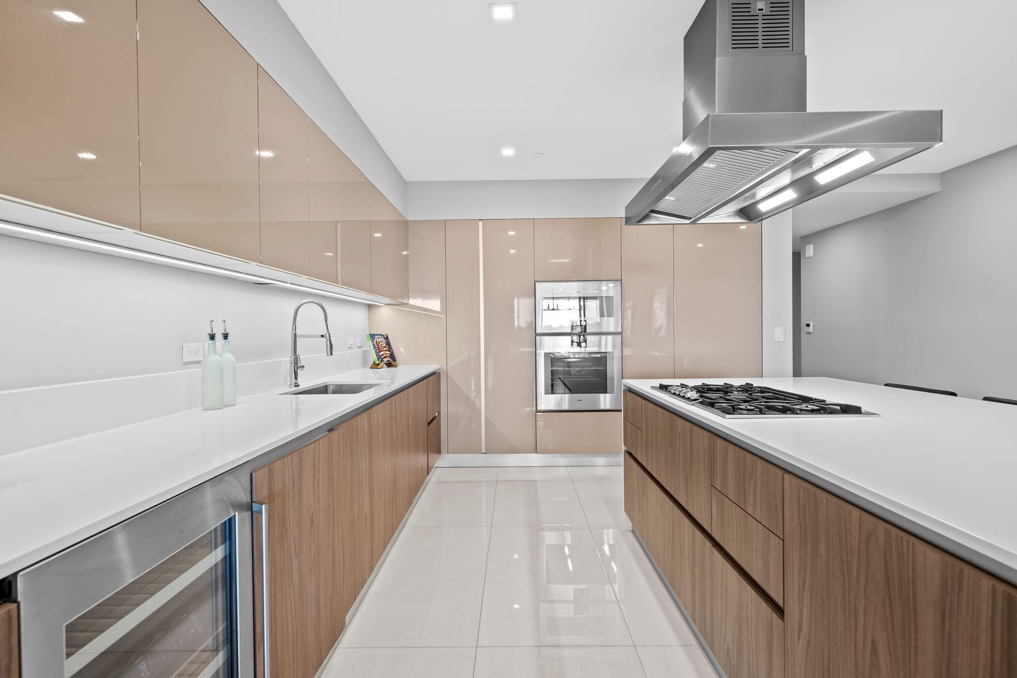 435 Bayshore Drive 302, Fort Lauderdale, FL 33304 — photo 11 of 47