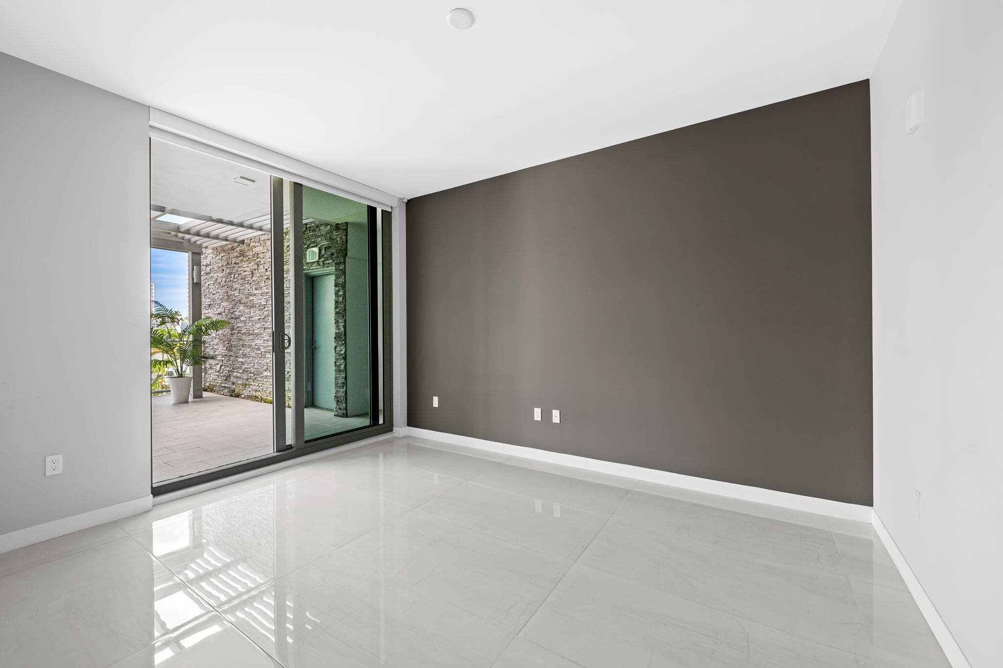 435 Bayshore Drive 302, Fort Lauderdale, FL 33304 — photo 39 of 47
