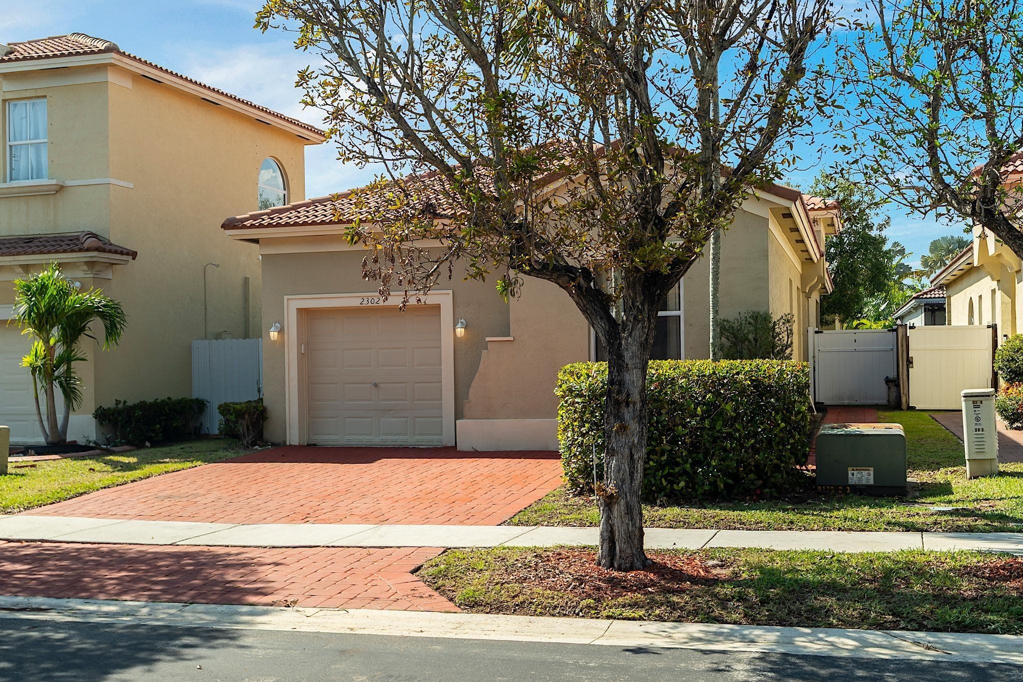 2302 NE 37th Road, Homestead, FL 33033 — photo 3 of 43