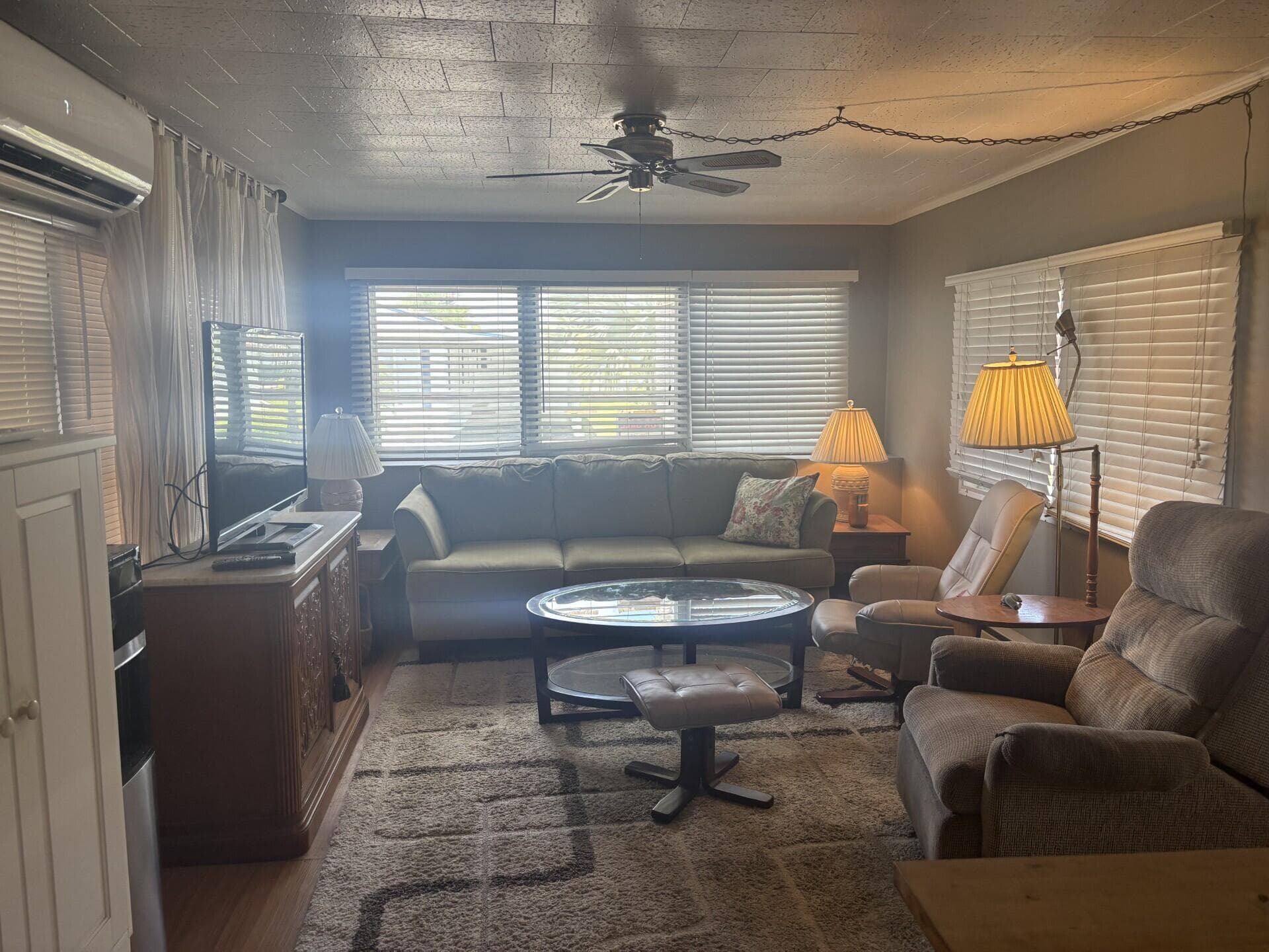 586 NE 47th Street, Deerfield Beach, FL 33064 — photo 8 of 29