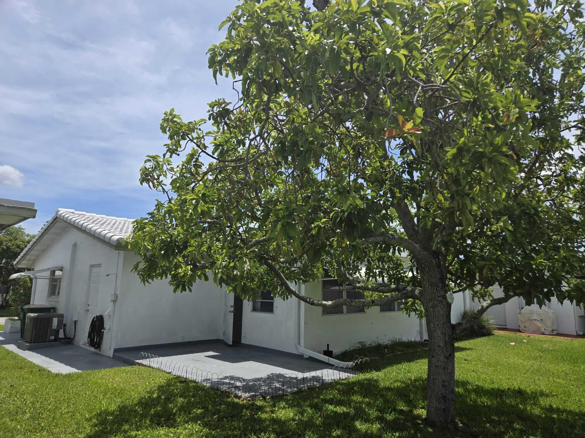 5805 NW 83rd Avenue, Tamarac, FL 33321 — photo 4 of 37